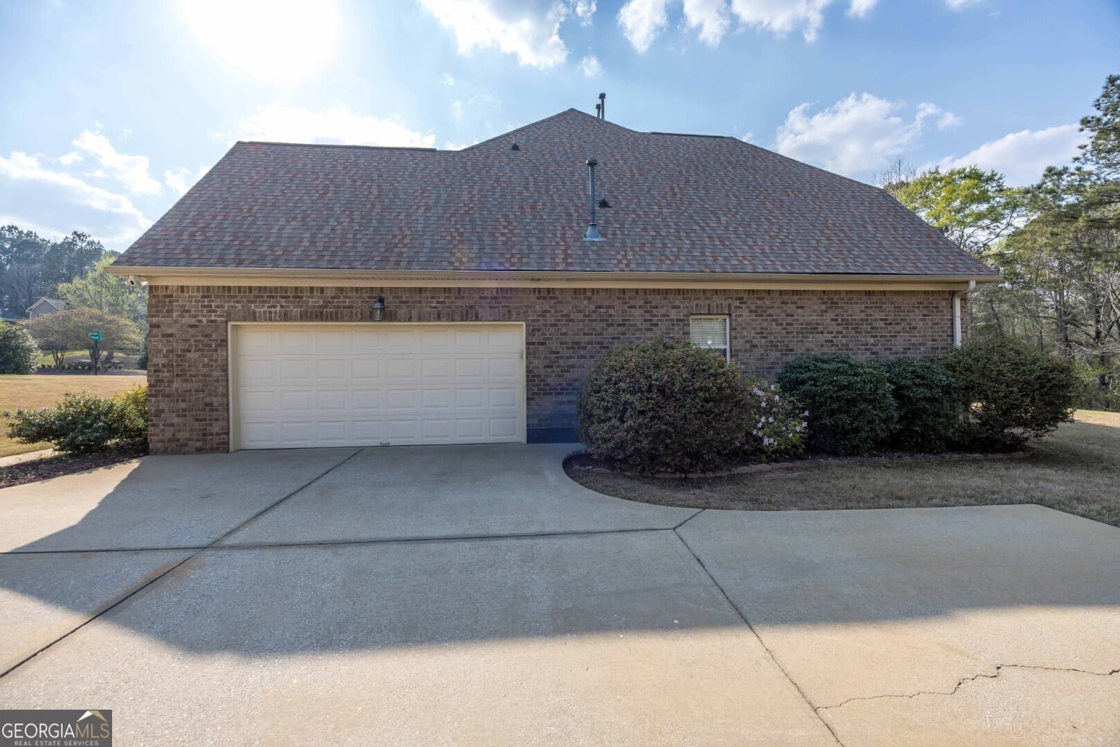 5 bedroom, 3.5 bathroom, 3,639 sq ft single family residence for sale at 7014 Bridgemill Drive, Columbus, GA 31904 — photo 5