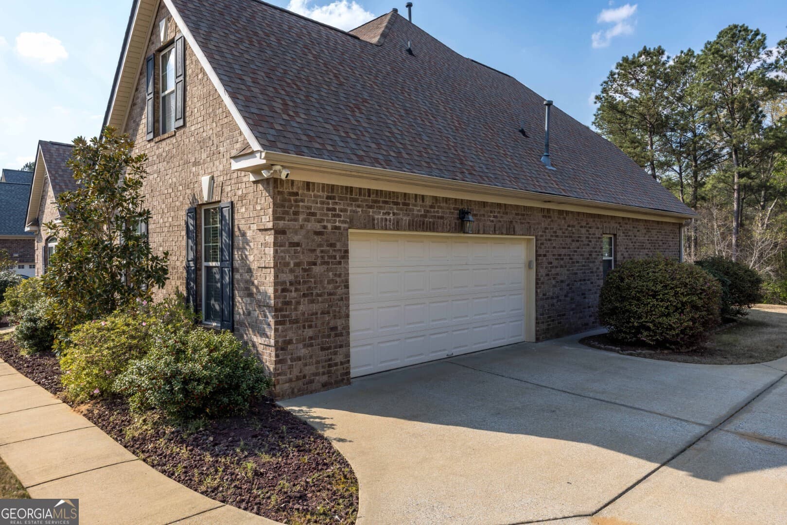 5 bedroom, 3.5 bathroom, 3,639 sq ft single family residence for sale at 7014 Bridgemill Drive, Columbus, GA 31904 — photo 4