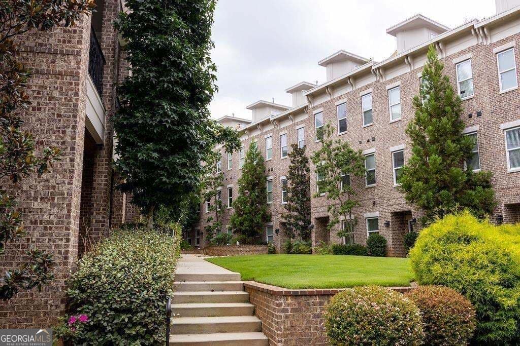 3 bedroom, 3.5 bathroom, 2,764 sq ft townhouse for sale at 347 Brownstones Circle, Atlanta, GA 30312 — photo 2