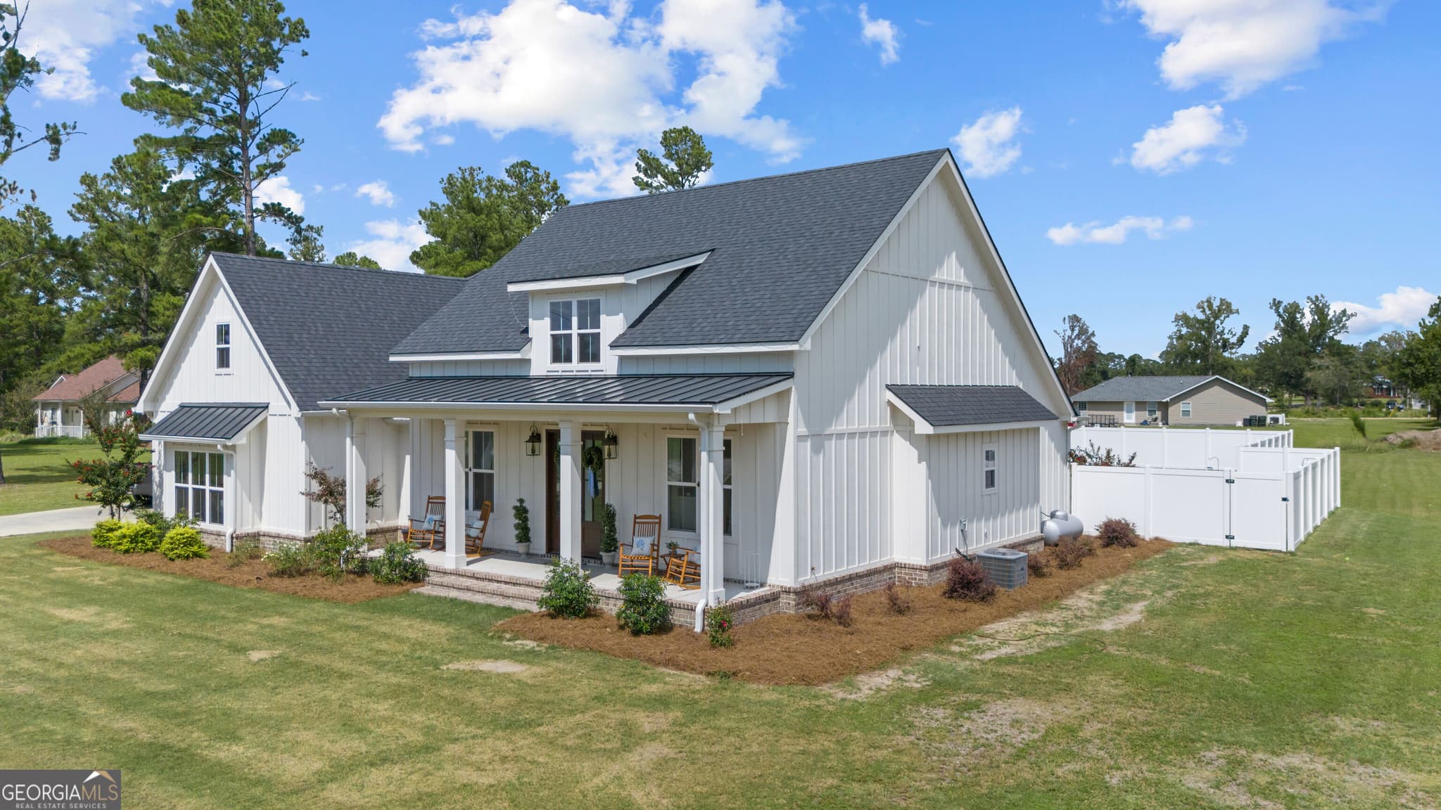 4 bedroom, 2.5 bathroom, 2,556 sq ft single family residence for sale at 86 Shelly Rentz Road, Hazlehurst, GA 31539 — photo 2