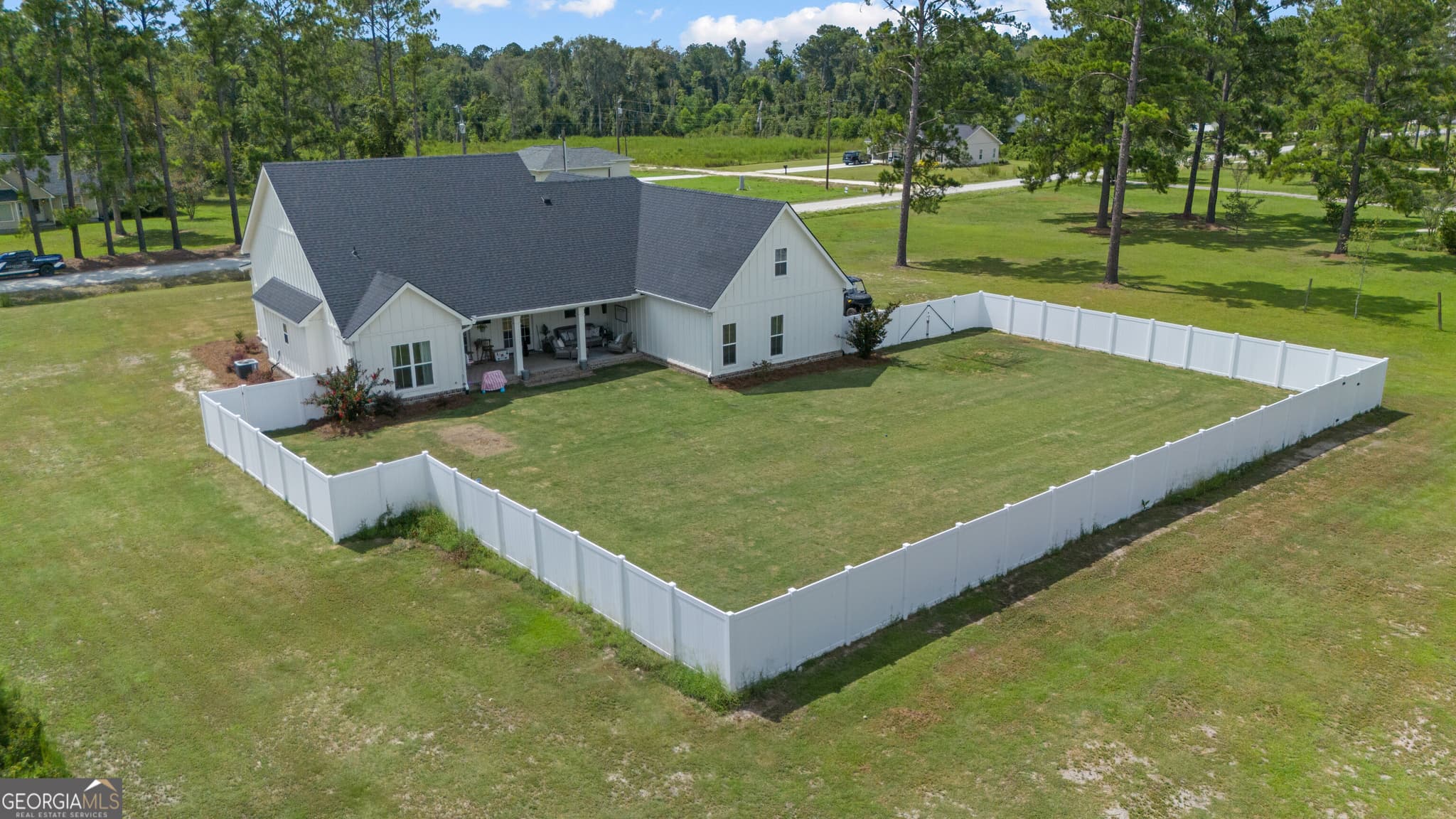 4 bedroom, 2.5 bathroom, 2,556 sq ft single family residence for sale at 86 Shelly Rentz Road, Hazlehurst, GA 31539 — photo 6