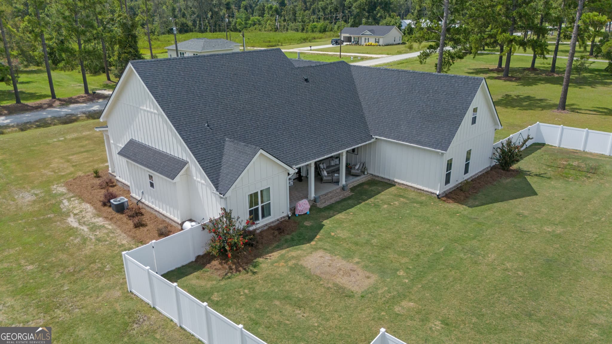 4 bedroom, 2.5 bathroom, 2,556 sq ft single family residence for sale at 86 Shelly Rentz Road, Hazlehurst, GA 31539 — photo 7