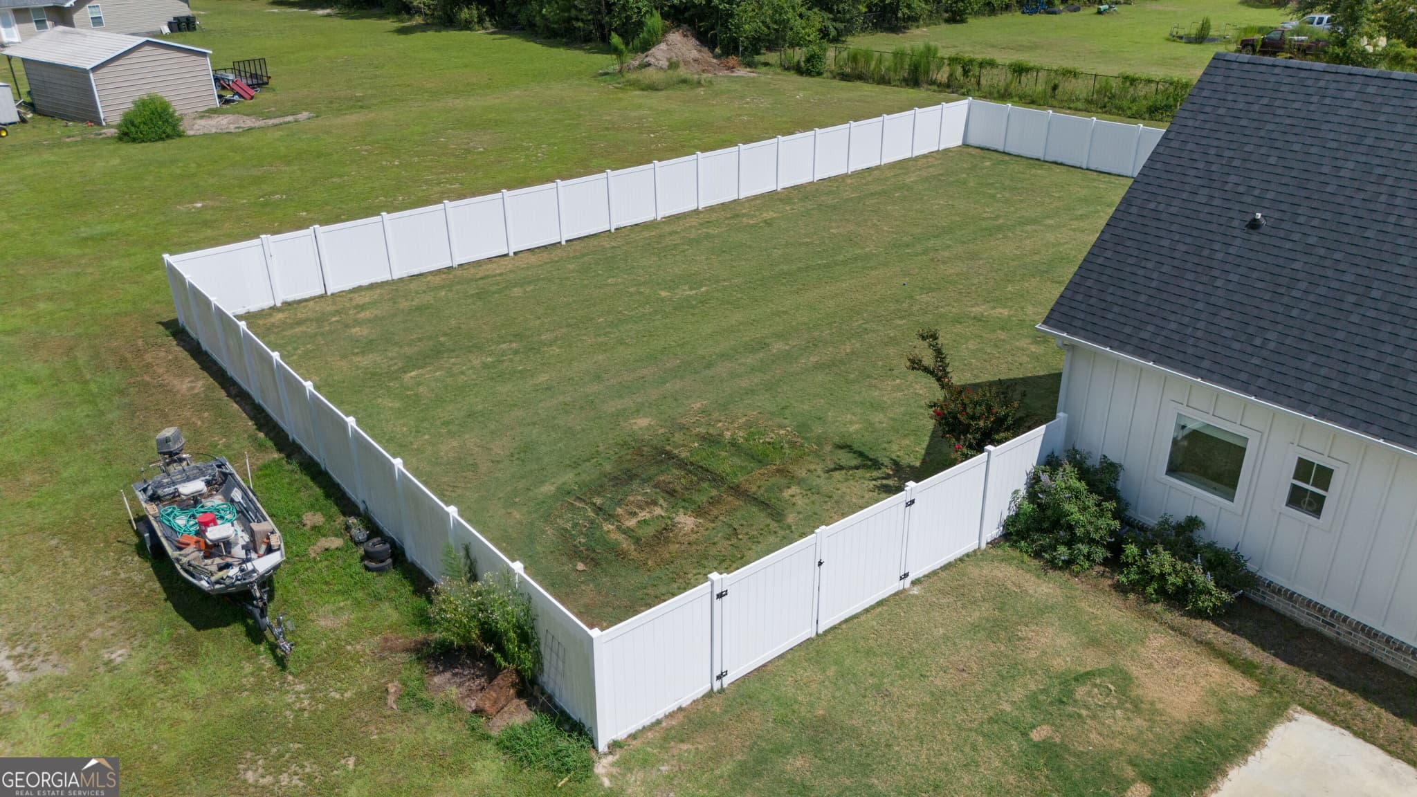 4 bedroom, 2.5 bathroom, 2,556 sq ft single family residence for sale at 86 Shelly Rentz Road, Hazlehurst, GA 31539 — photo 5