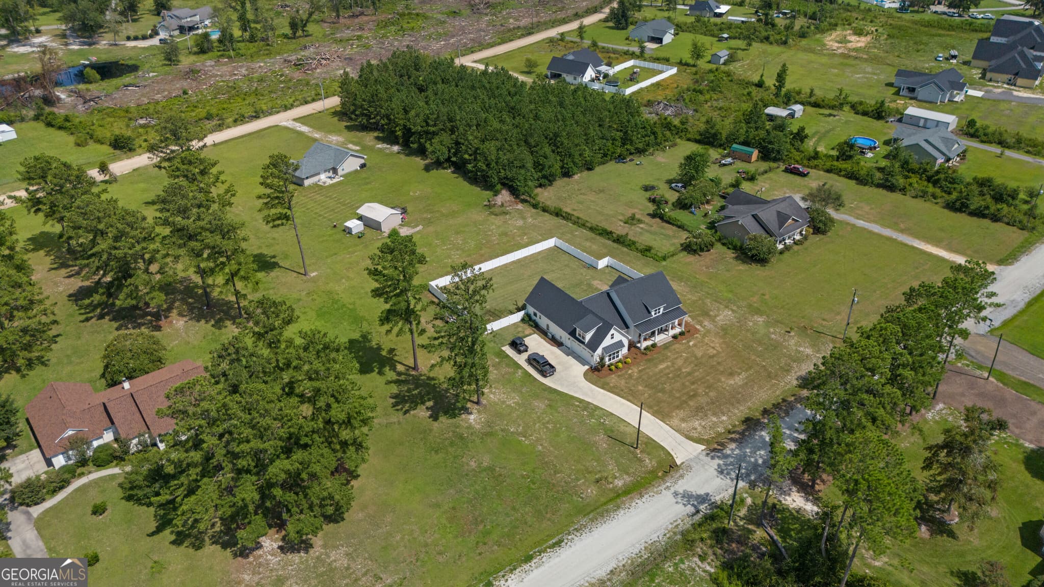 4 bedroom, 2.5 bathroom, 2,556 sq ft single family residence for sale at 86 Shelly Rentz Road, Hazlehurst, GA 31539 — photo 9