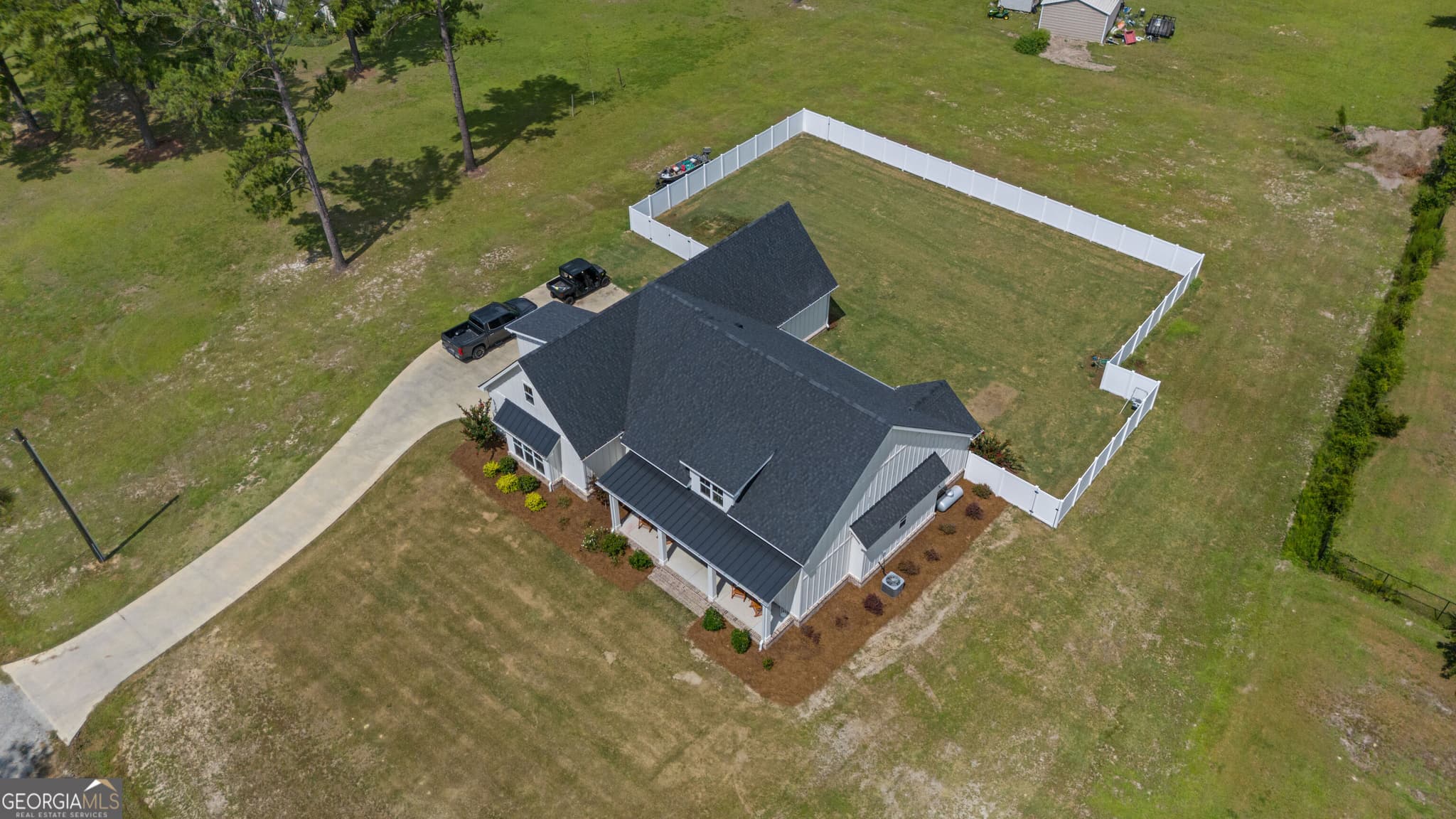 4 bedroom, 2.5 bathroom, 2,556 sq ft single family residence for sale at 86 Shelly Rentz Road, Hazlehurst, GA 31539 — photo 8