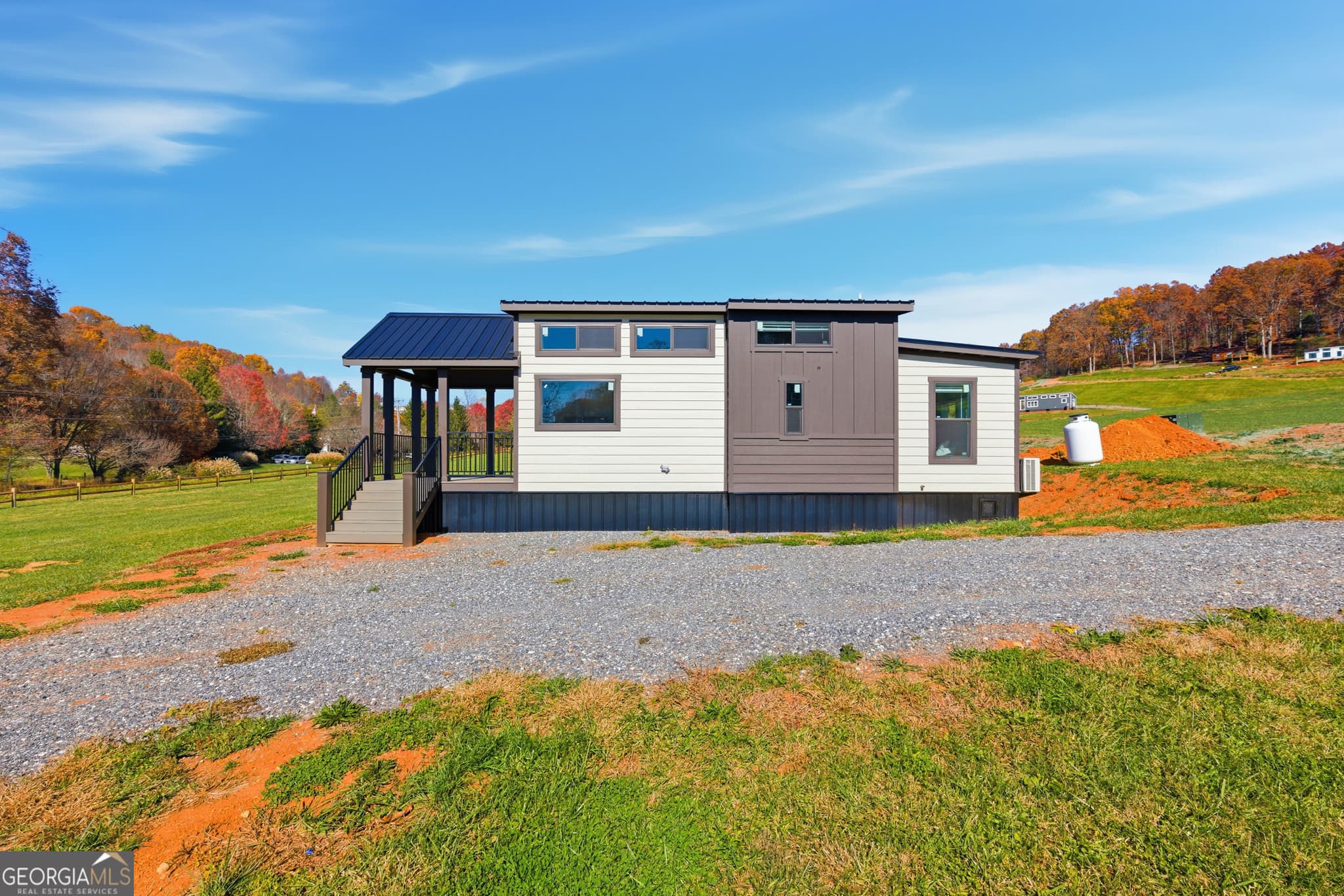1 bedroom, 1 bathroom, 398 sq ft manufactured home,single family residence under contract at 527 Saunders Road LOT 77, Franklin, NC 28734 — photo 2