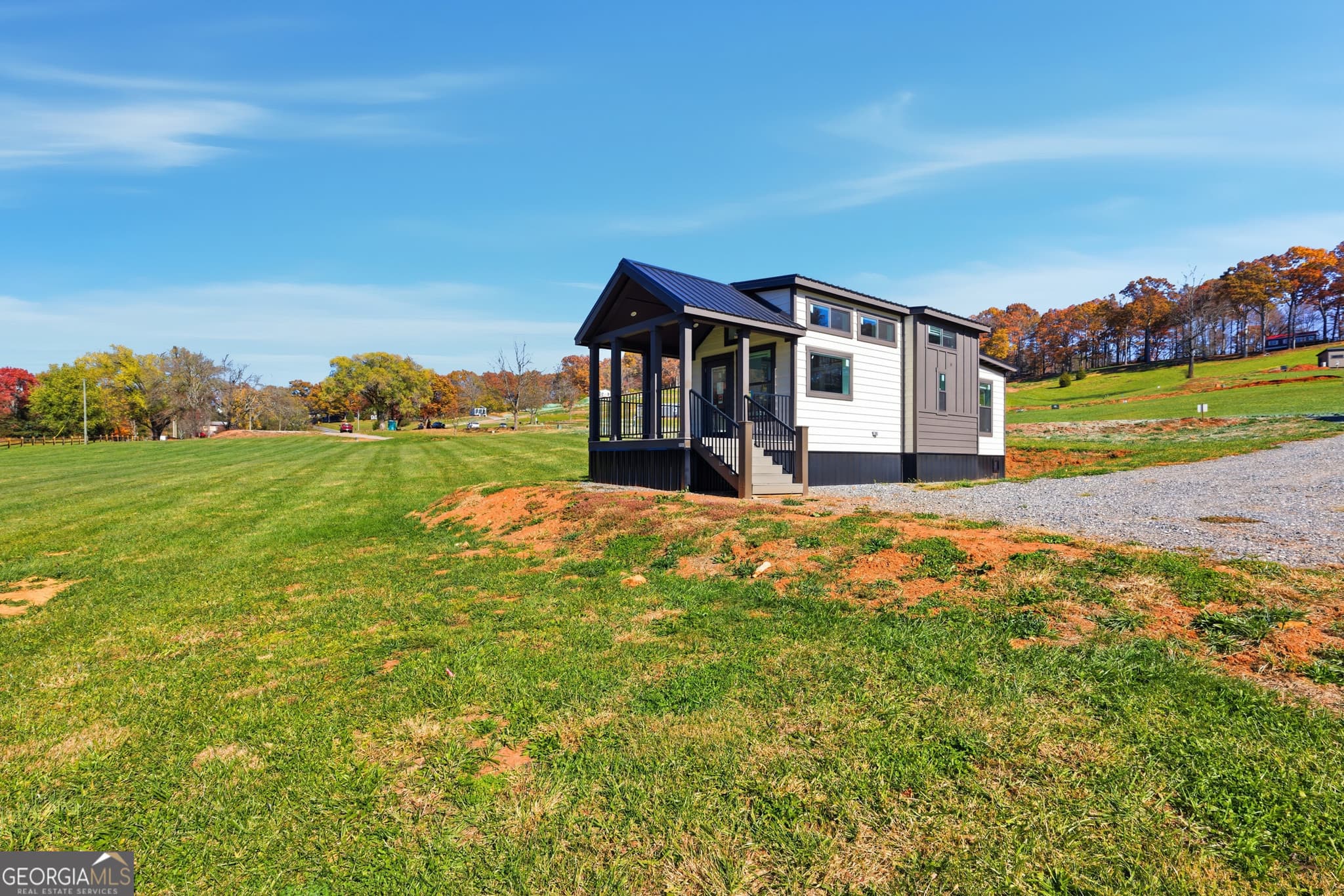 1 bedroom, 1 bathroom, 398 sq ft manufactured home,single family residence under contract at 527 Saunders Road LOT 77, Franklin, NC 28734 — photo 3