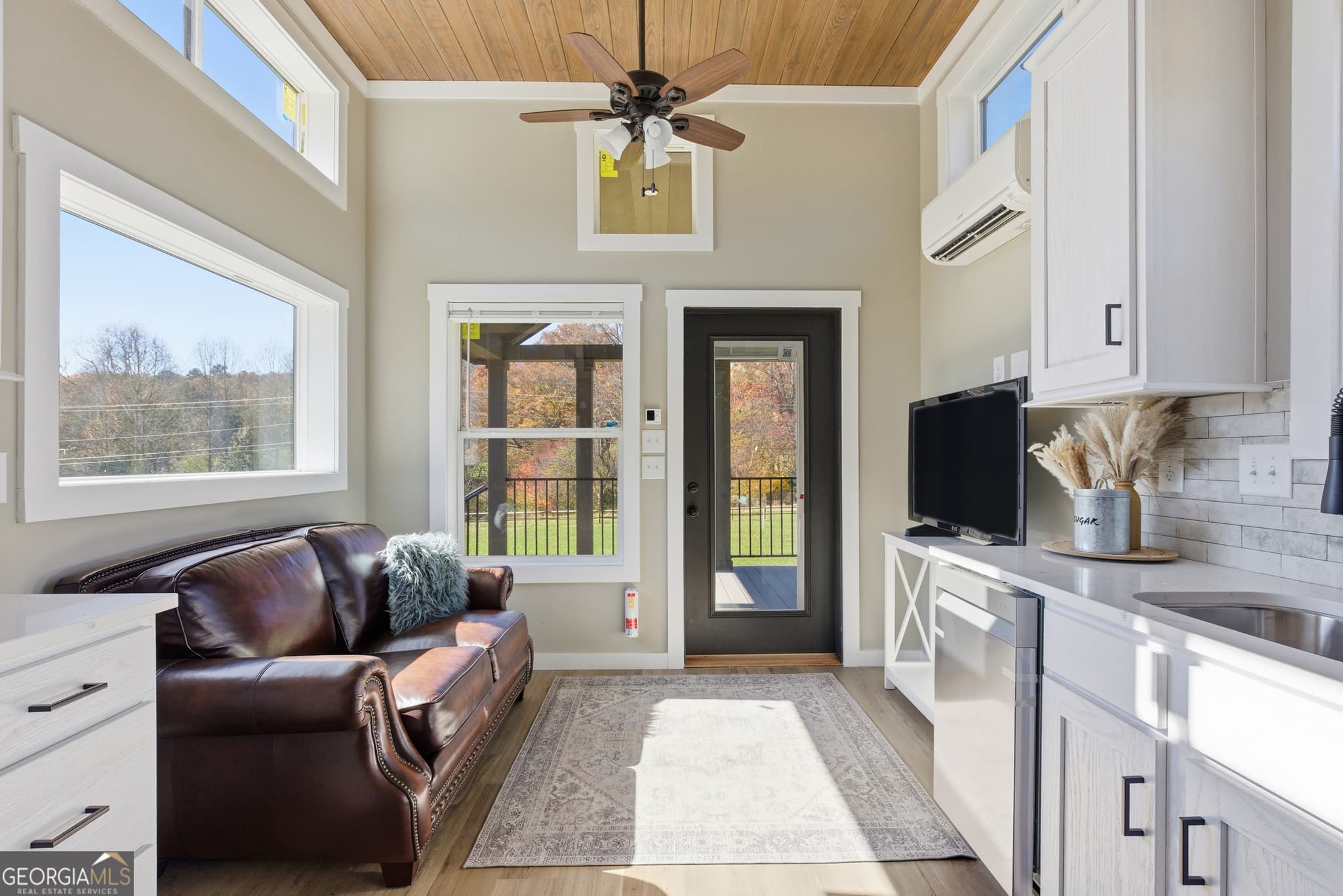 1 bedroom, 1 bathroom, 398 sq ft manufactured home,single family residence under contract at 527 Saunders Road LOT 77, Franklin, NC 28734 — photo 8