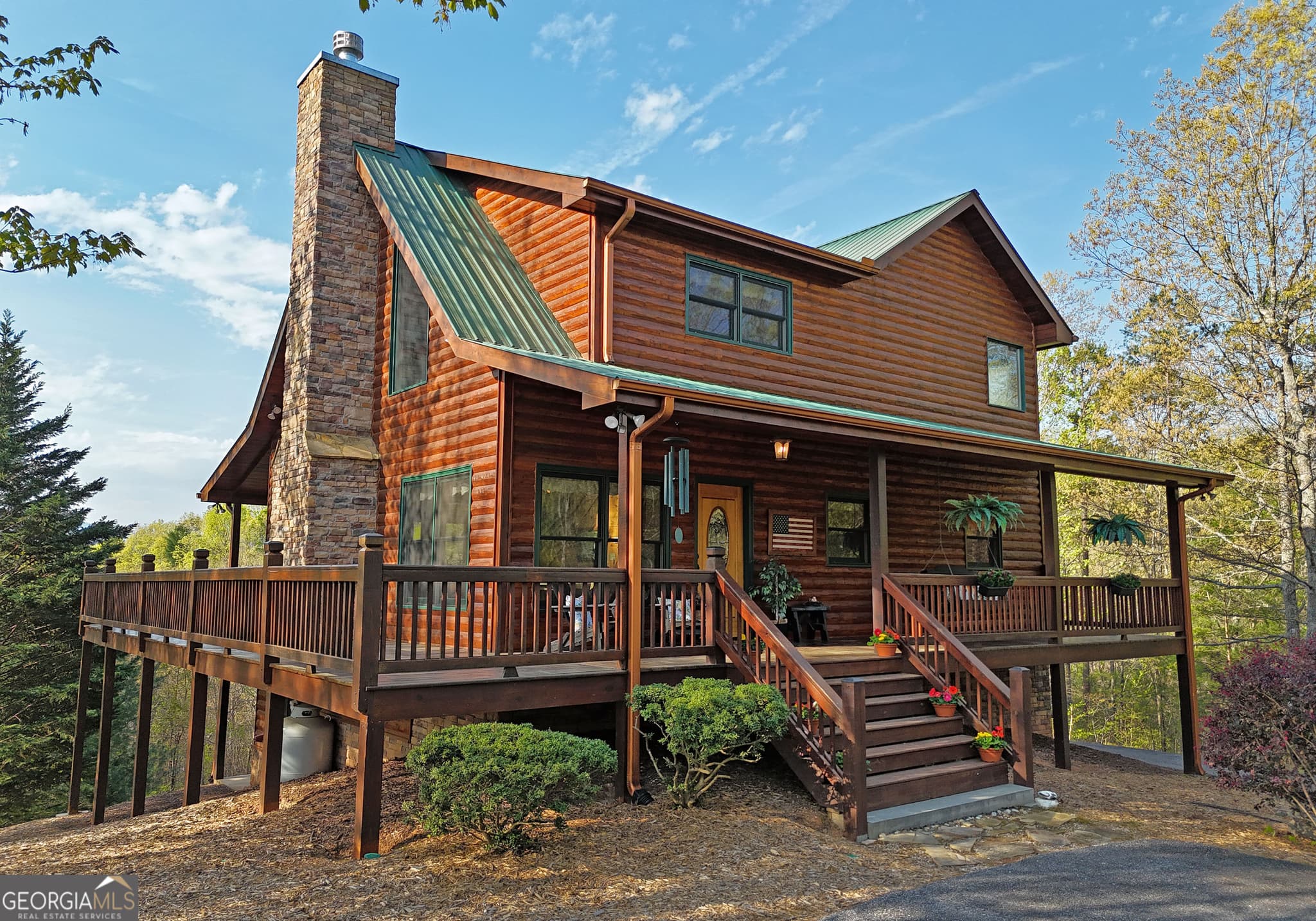 3 bedroom, 3 bathroom, 2,520 sq ft cabin,single family residence sold at 77 Walhala Trail, Blue Ridge, GA 30513
