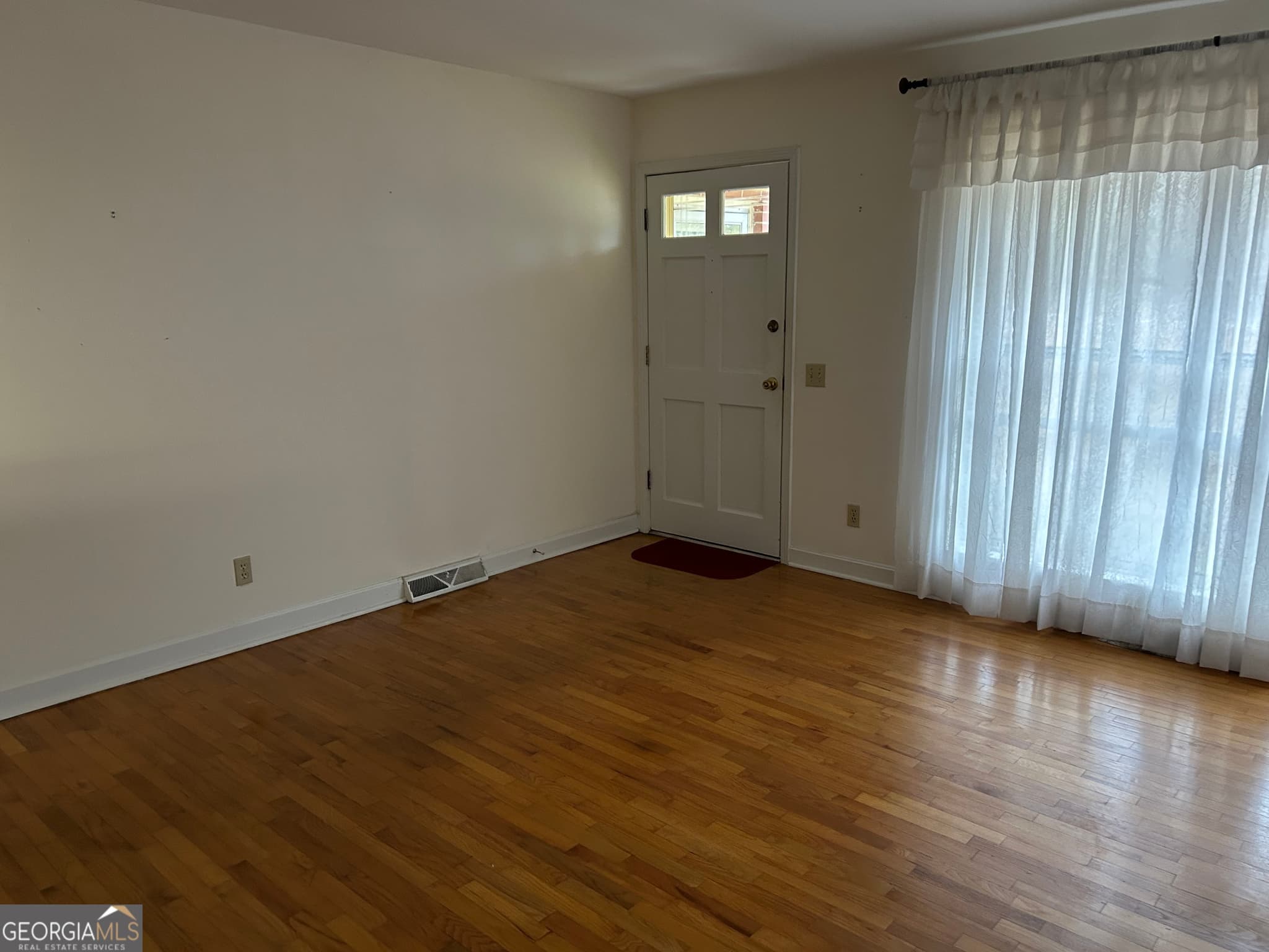 3 bedroom, 2 bathroom, 1,372 sq ft single family residence under contract at 801 Cloverhurst Drive, Washington, GA 30673 — photo 3