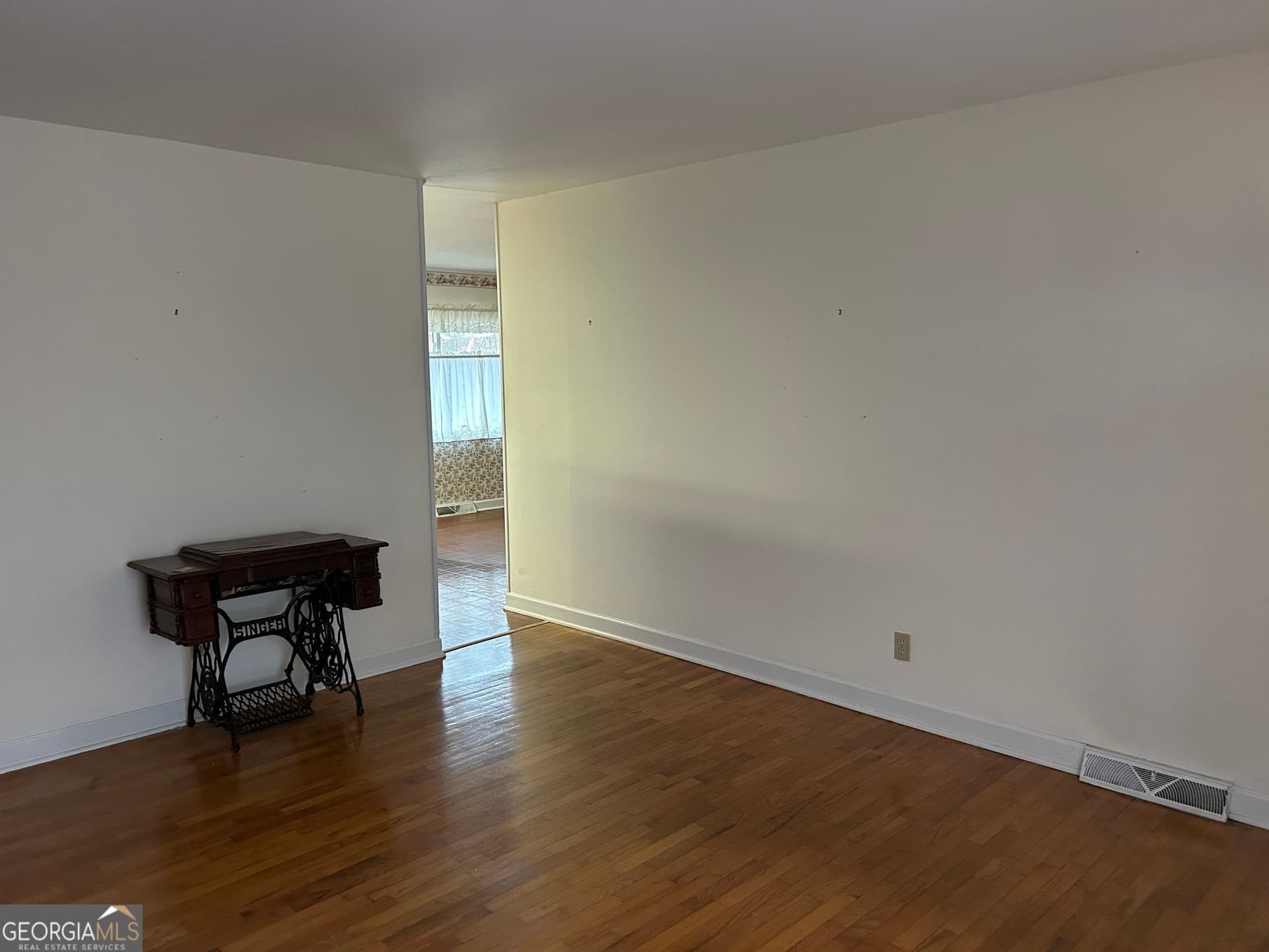 3 bedroom, 2 bathroom, 1,372 sq ft single family residence under contract at 801 Cloverhurst Drive, Washington, GA 30673 — photo 5