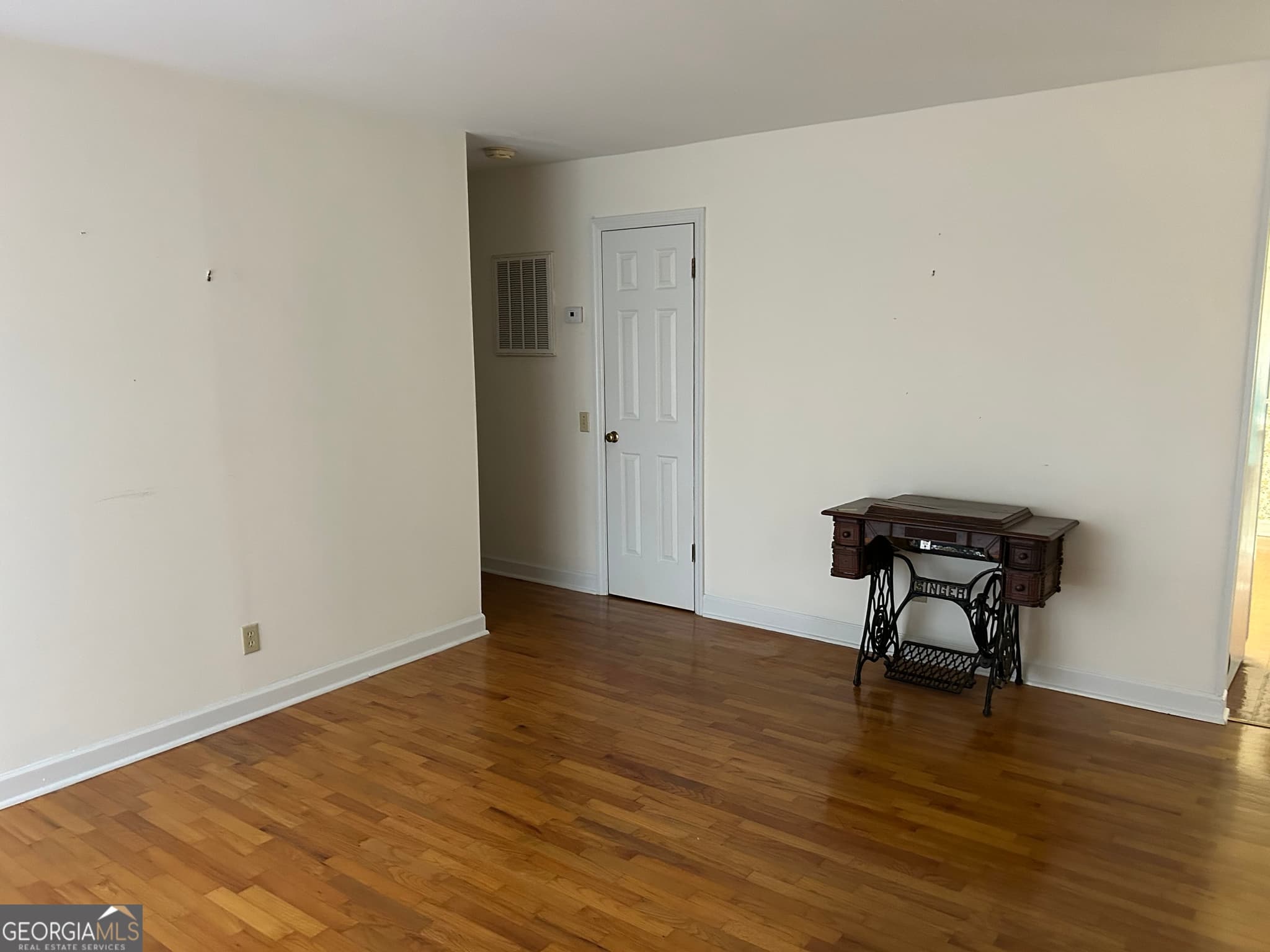 3 bedroom, 2 bathroom, 1,372 sq ft single family residence under contract at 801 Cloverhurst Drive, Washington, GA 30673 — photo 4