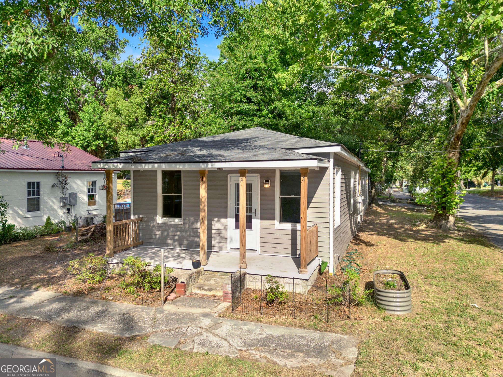 3 bedroom, 1.5 bathroom, 1,348 sq ft single family residence for sale at 1701 Grove Street, Savannah, GA 31401 — photo 2