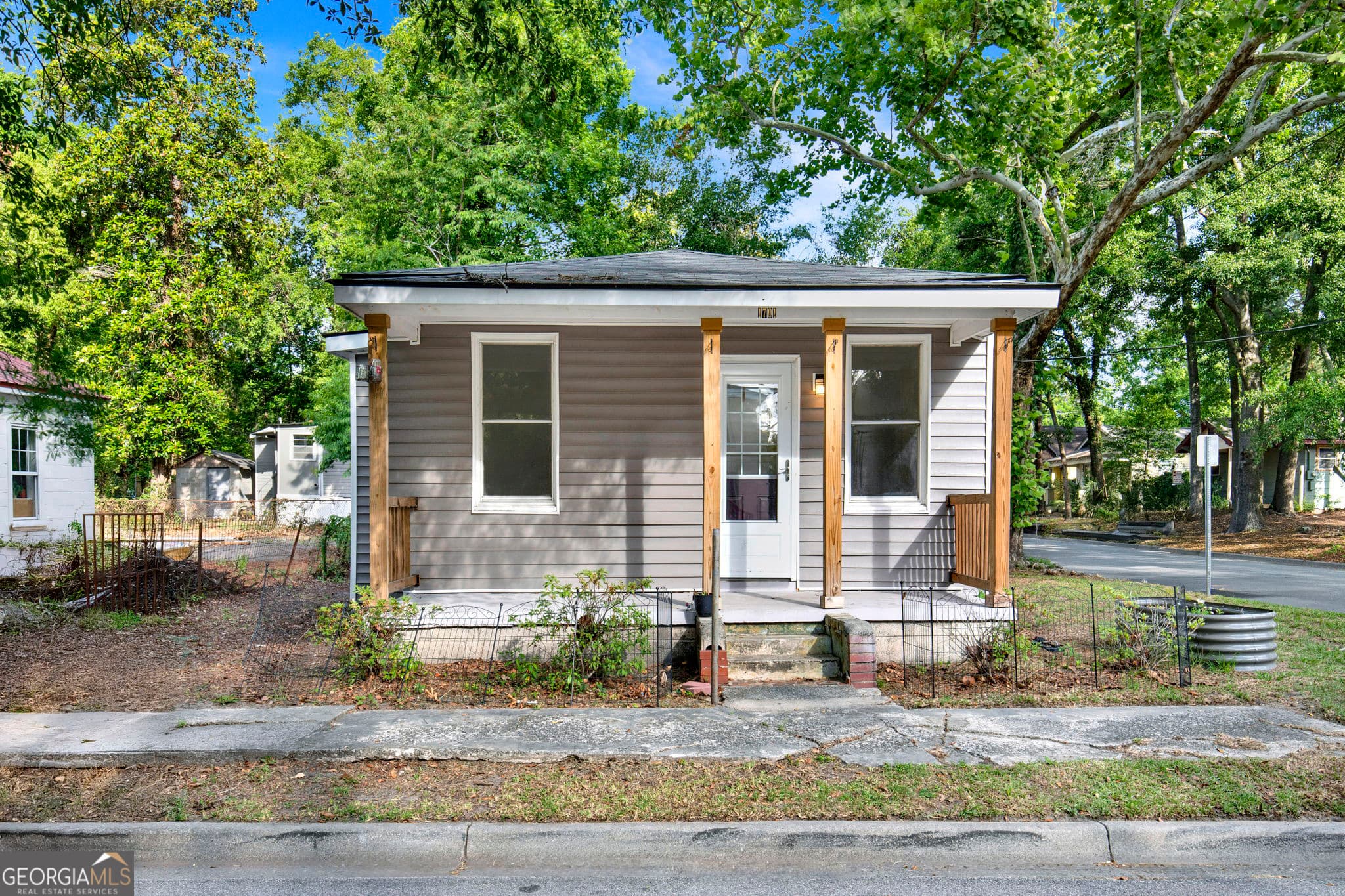 3 bedroom, 1.5 bathroom, 1,348 sq ft single family residence for sale at 1701 Grove Street, Savannah, GA 31401 — photo 3