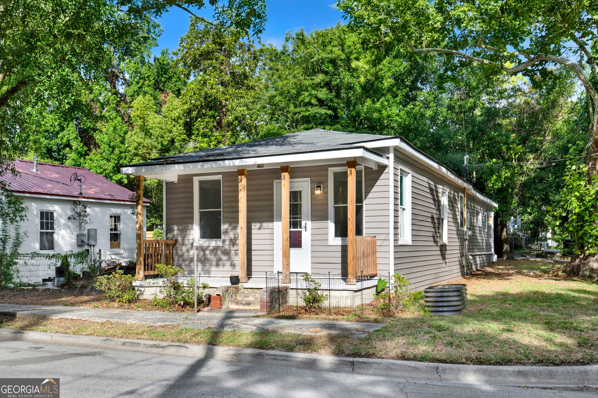3 bedroom, 1.5 bathroom, 1,348 sq ft single family residence for sale at 1701 Grove Street, Savannah, GA 31401 — photo 4