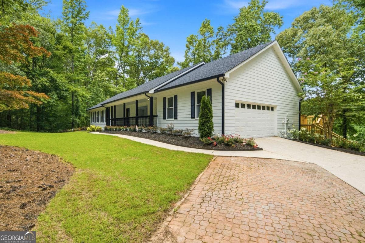 4 bedroom, 3 bathroom, 3,674 sq ft single family residence for sale at 5070 River Lake Drive, Chattahoochee Hills, GA 30213 — photo 3