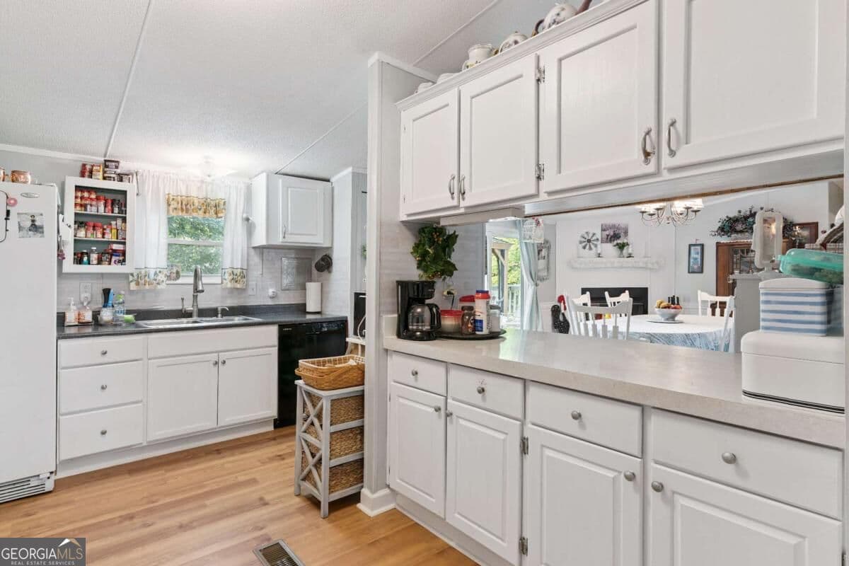 3 bedroom, 2 bathroom, 1,620 sq ft manufactured home,single family residence for sale at 215 Baumgardner Road, Brunswick, GA 31523 — photo 10