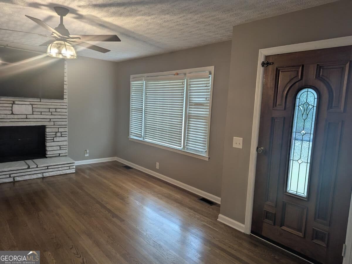 3 bedroom, 2 bathroom single family residence for rent at 6115 Jewell Bennett Road, Dawsonville, GA 30534 for $2,200 a month — photo 6