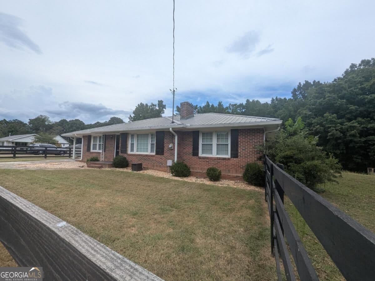 3 bedroom, 2 bathroom single family residence for rent at 6115 Jewell Bennett Road, Dawsonville, GA 30534 for $2,200 a month