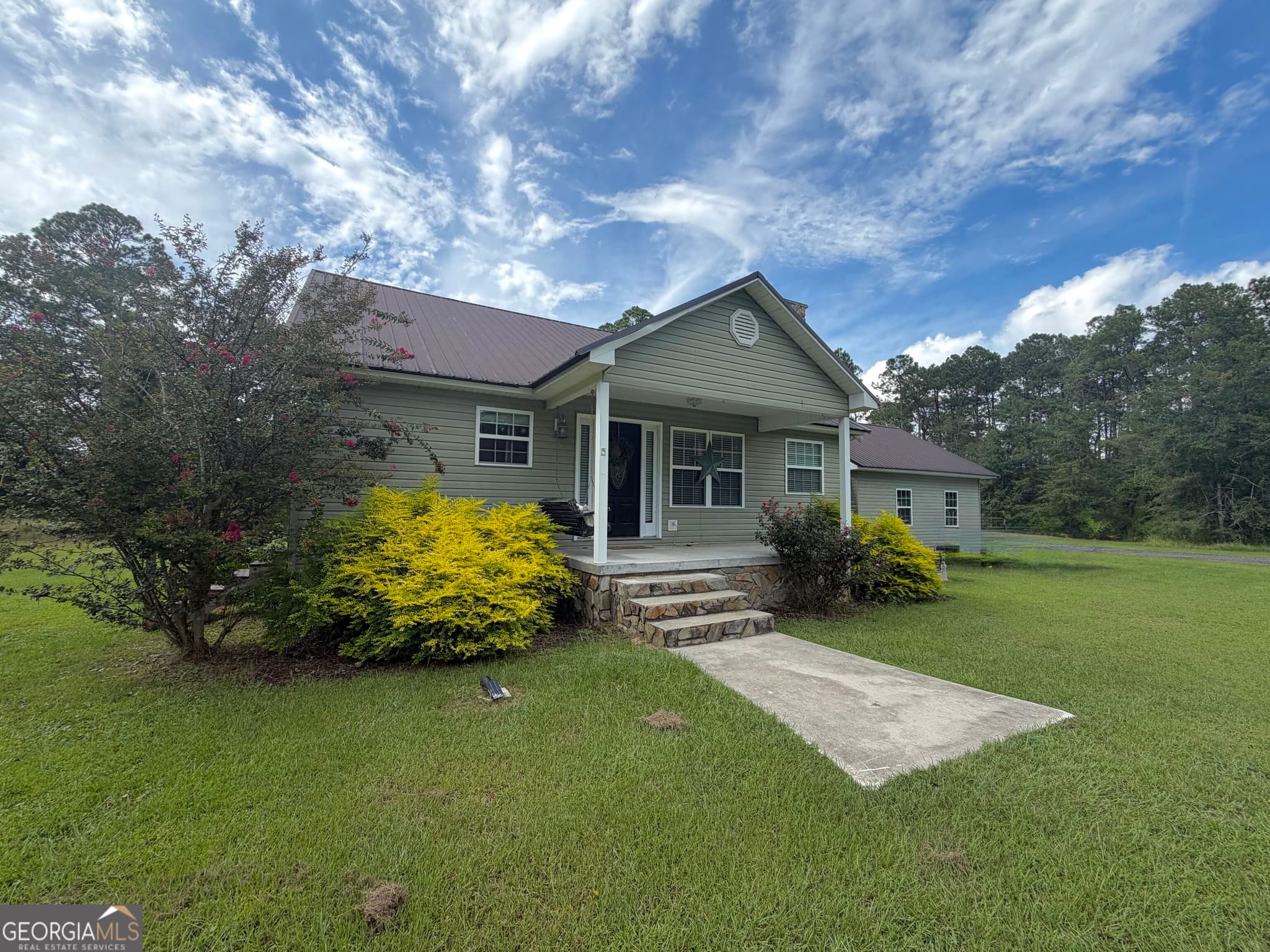 3 bedroom, 2 bathroom, 1,795 sq ft single family residence for sale at 3231 Pear Avenue, Patterson, GA 31557 — photo 2