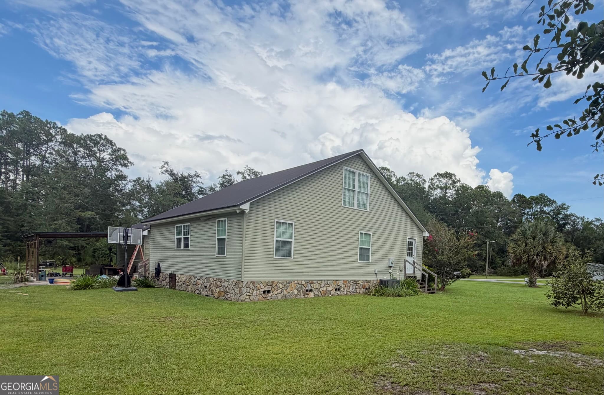 3 bedroom, 2 bathroom, 1,795 sq ft single family residence for sale at 3231 Pear Avenue, Patterson, GA 31557 — photo 4