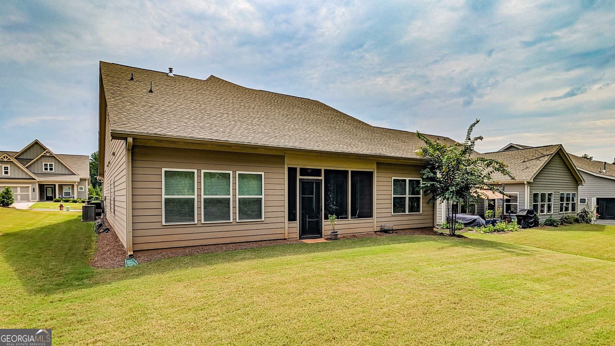 2 bedroom, 2 bathroom, 2,117 sq ft single family residence for sale at 575 Timberbrook Drive, Sharpsburg, GA 30277 — photo 3