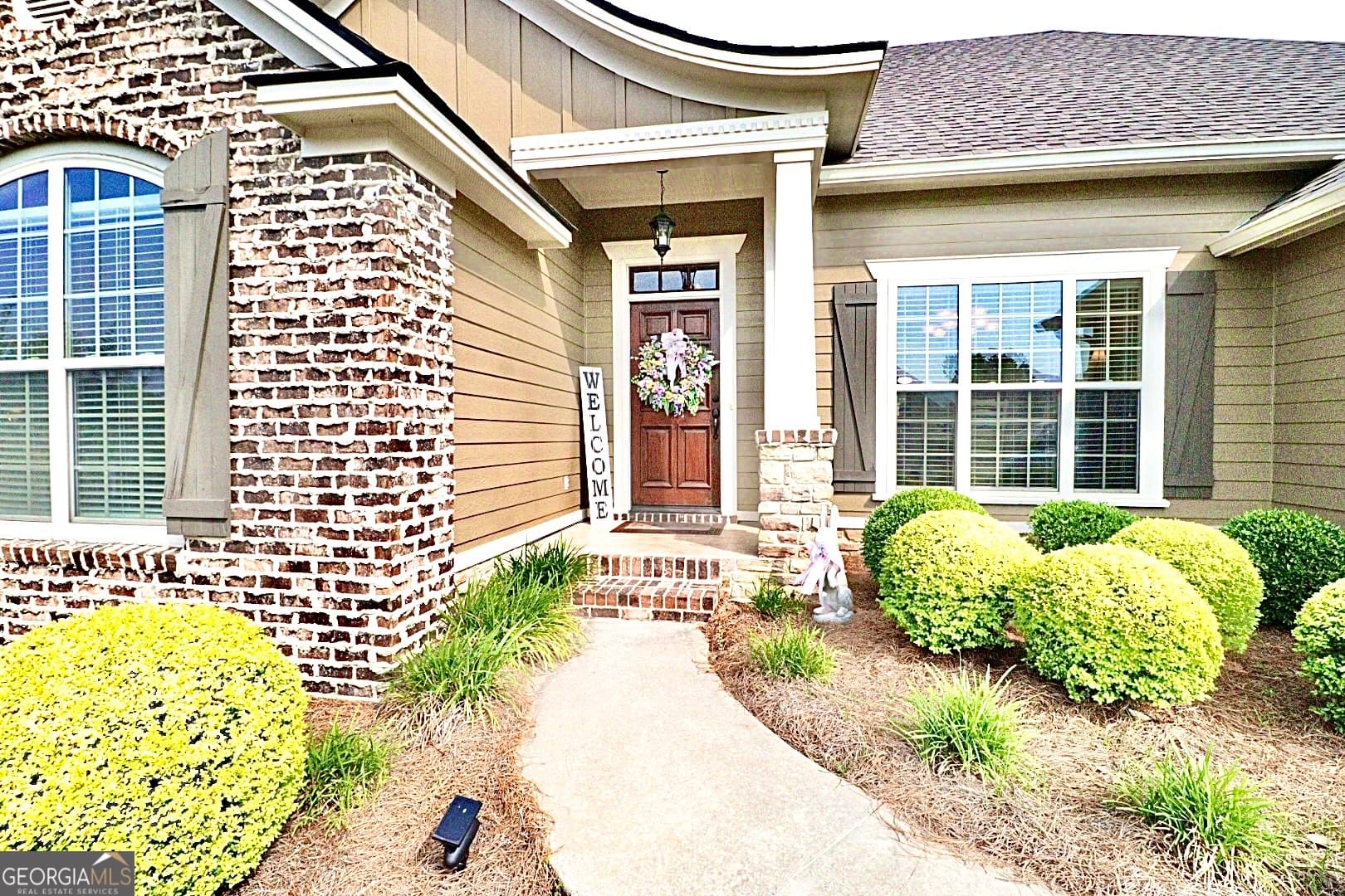 4 bedroom, 2 bathroom, 1,801 sq ft single family residence for sale at 5113 Abbott Circle, Hahira, GA 31632 — photo 2