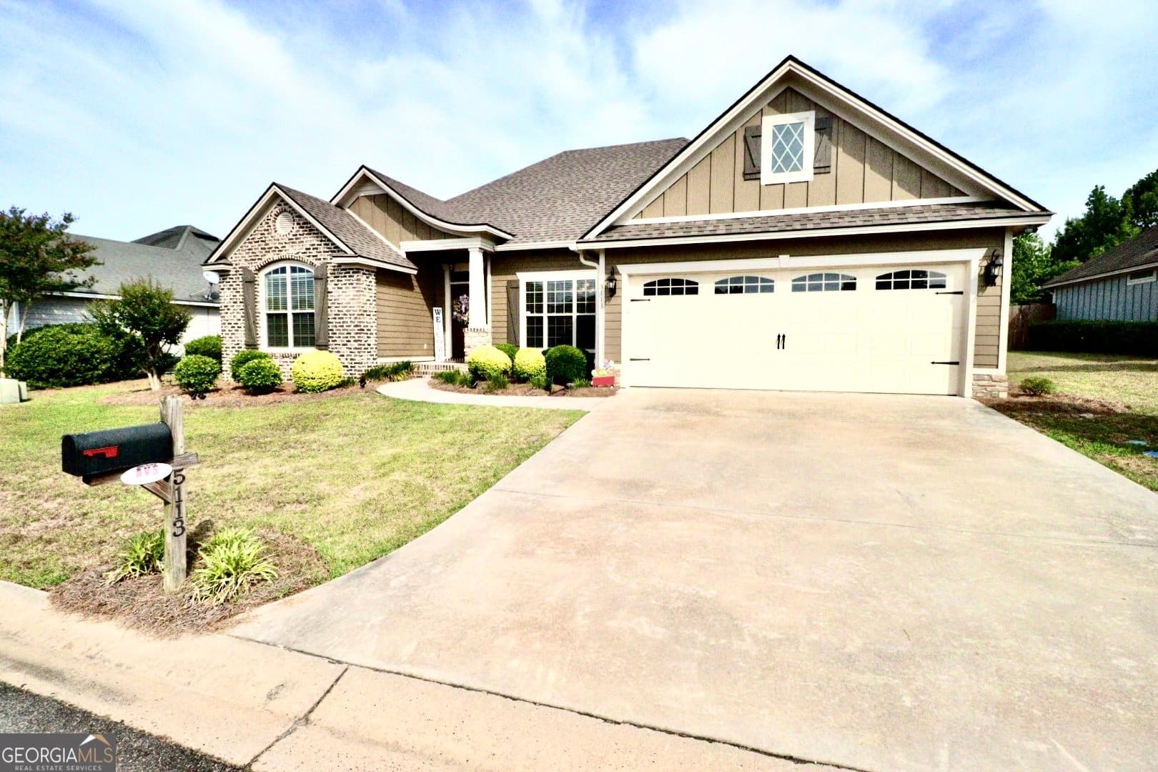 4 bedroom, 2 bathroom, 1,801 sq ft single family residence for sale at 5113 Abbott Circle, Hahira, GA 31632