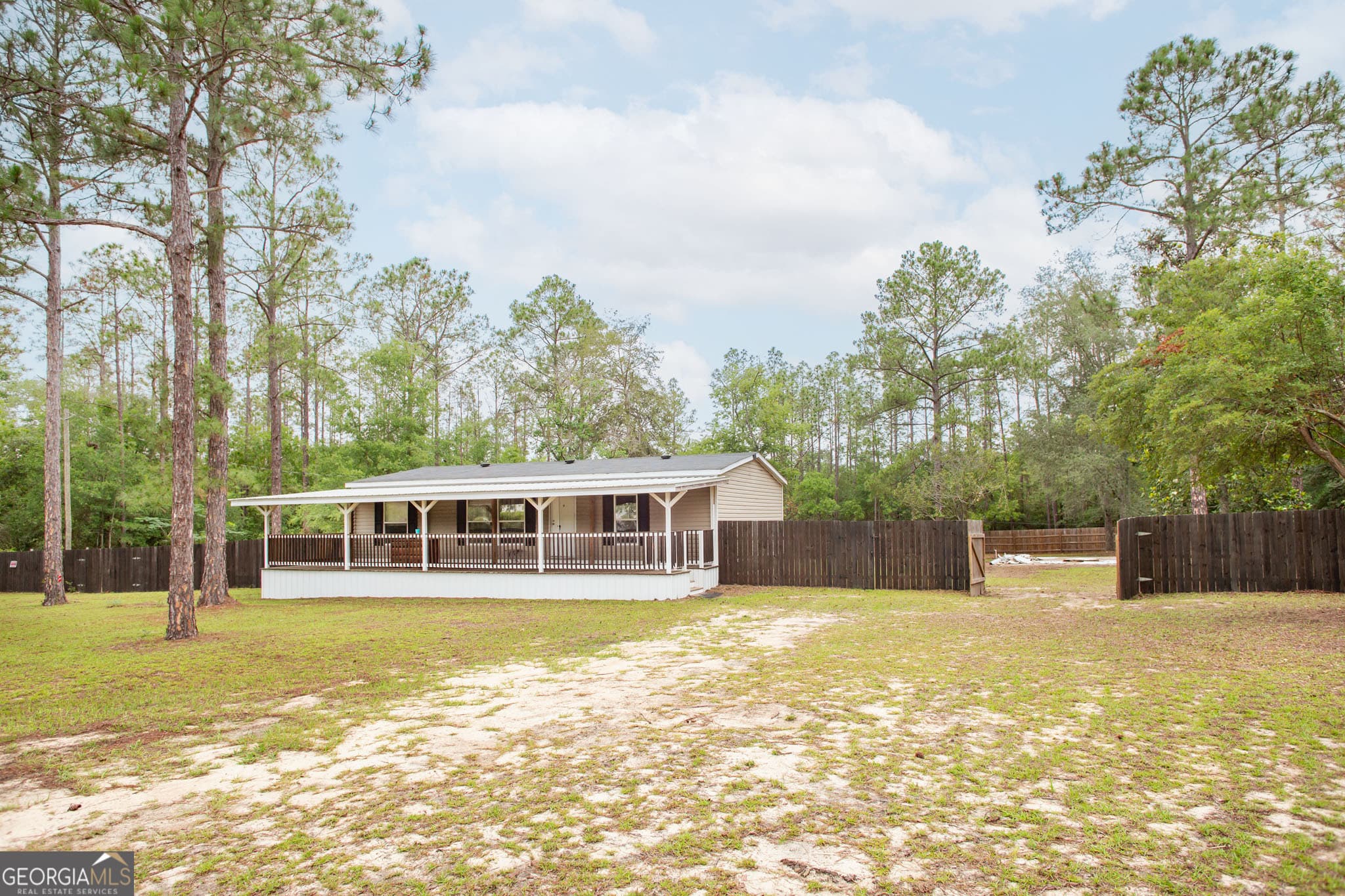 3 bedroom, 2 bathroom, 1,456 sq ft single family residence sold at 830 Satilla Circle, Blackshear, GA 31516