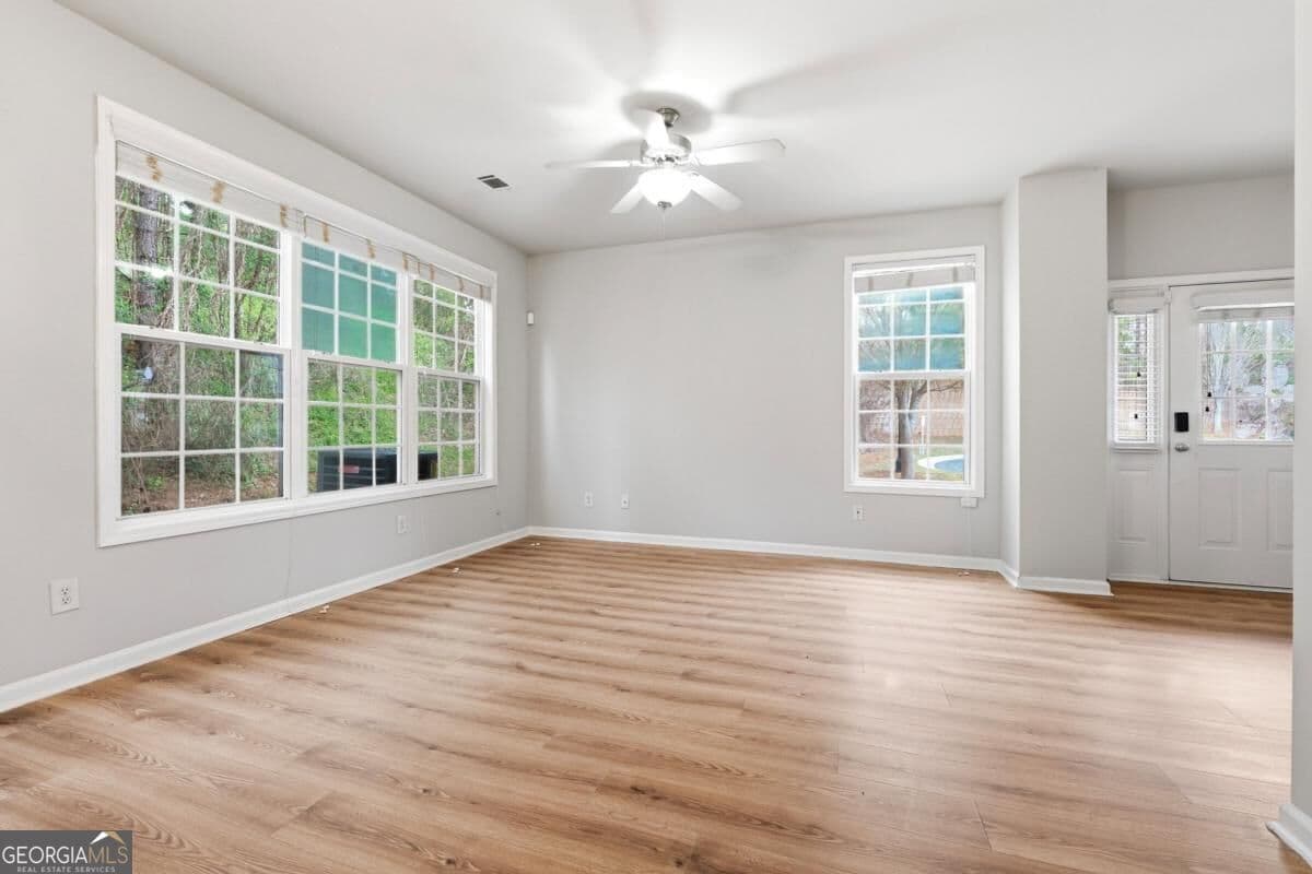 3 bedroom, 2.5 bathroom, 1,875 sq ft townhouse for sale at 1006 Ivydale Circle, Lawrenceville, GA 30045 — photo 2