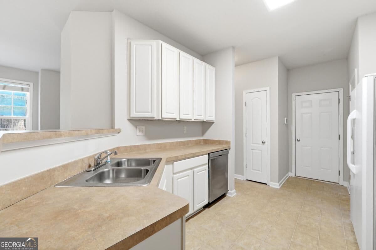 3 bedroom, 2.5 bathroom, 1,875 sq ft townhouse for sale at 1006 Ivydale Circle, Lawrenceville, GA 30045 — photo 6