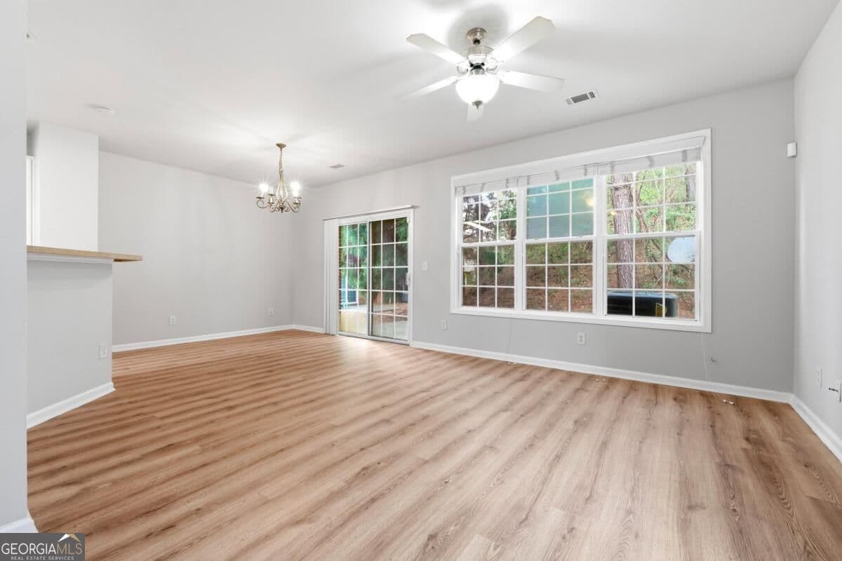 3 bedroom, 2.5 bathroom, 1,875 sq ft townhouse for sale at 1006 Ivydale Circle, Lawrenceville, GA 30045 — photo 3