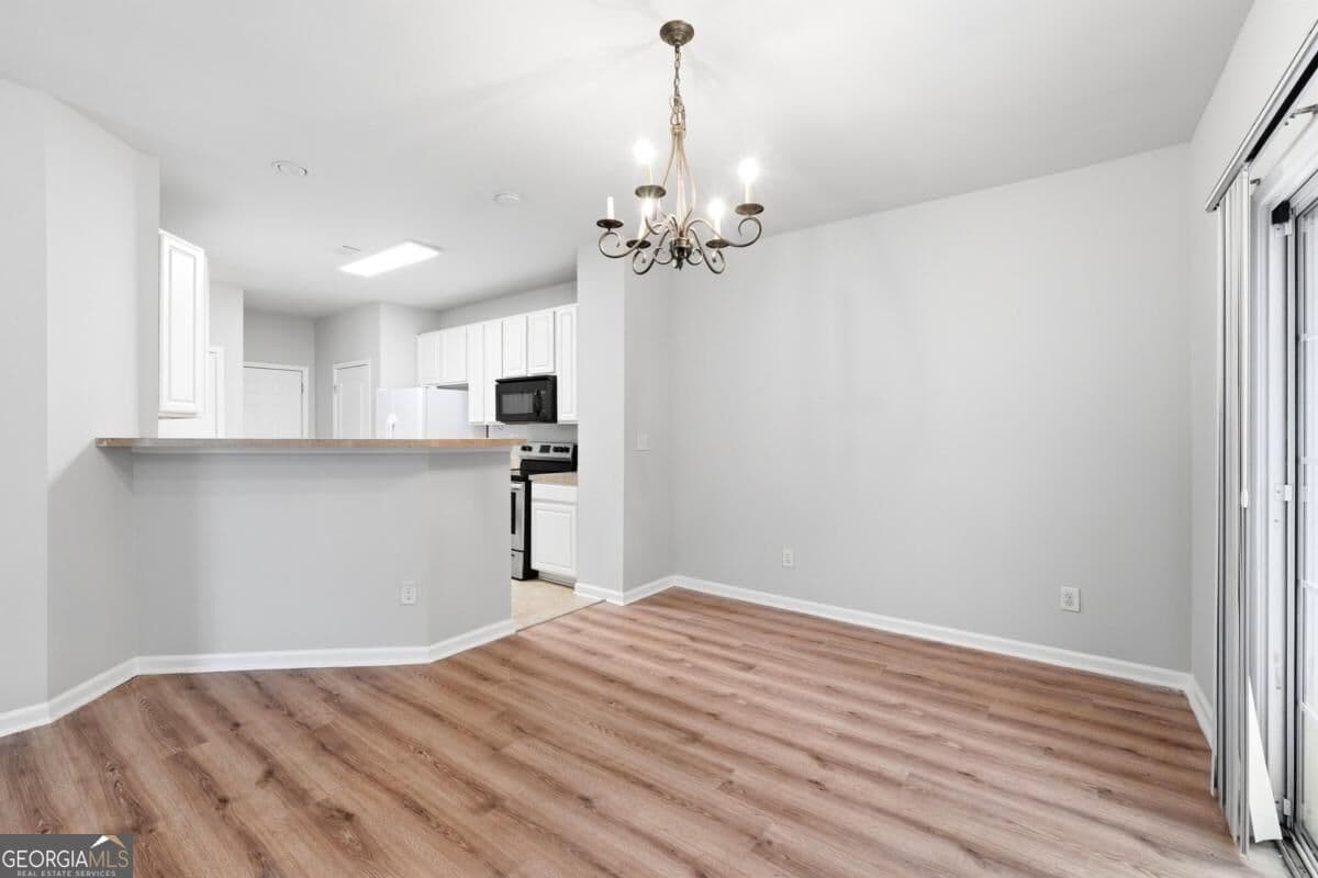 3 bedroom, 2.5 bathroom, 1,875 sq ft townhouse for sale at 1006 Ivydale Circle, Lawrenceville, GA 30045 — photo 9