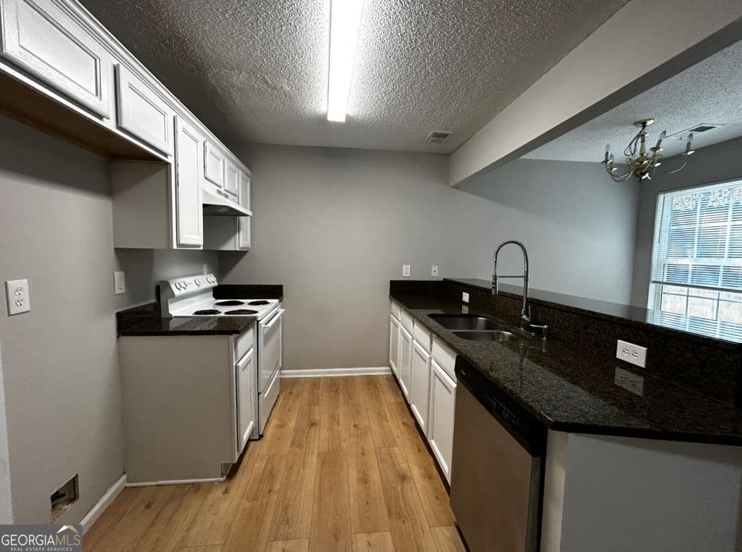 3 bedroom, 2.5 bathroom, 1,216 sq ft townhouse for rent at 51 Fairview Street, Cartersville, GA 30120 for $1,350 a month — photo 2