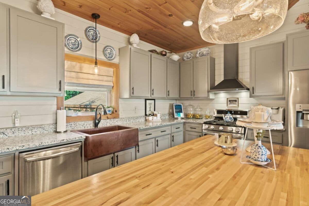 2 bedroom, 2 bathroom, 1,910 sq ft single family residence for sale at 117 Harris Ridge Court, Young Harris, GA 30582 — photo 7