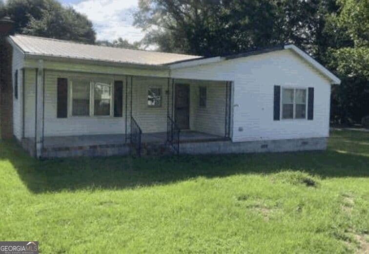 2 bedroom, 1 bathroom, 1,200 sq ft single family residence for sale at 7 Pine Avenue, Butler, GA 31006 — photo 1 of 11