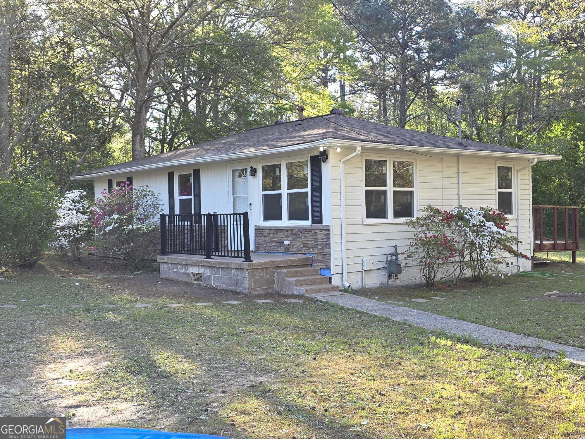 3 bedroom, 1 bathroom, 864 sq ft single family residence for rent at 15 Dixie Drive, Stockbridge, GA 30281 for $1,650 a month
