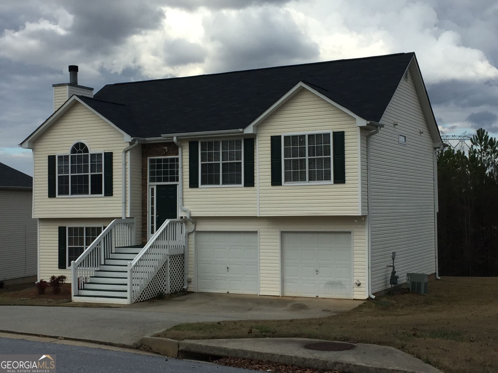 5 bedroom, 3 bathroom, 1,940 sq ft single family residence for rent at 10600 Redbud Lane, Jonesboro, GA 30238 for $1,950 a month — photo 2