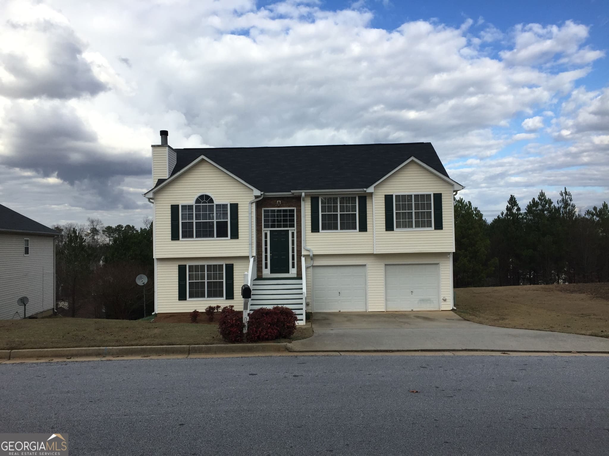5 bedroom, 3 bathroom, 1,940 sq ft single family residence for rent at 10600 Redbud Lane, Jonesboro, GA 30238 for $1,950 a month