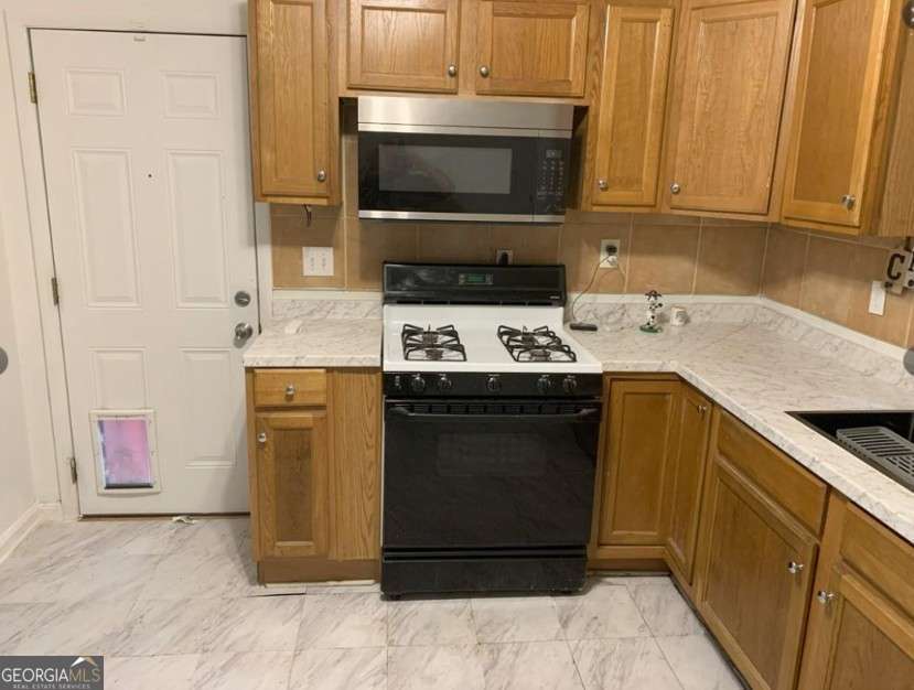 3 bedroom, 1 bathroom, 834 sq ft single family residence for sale at 1551 Ferno Drive, Atlanta, GA 30318 — photo 6