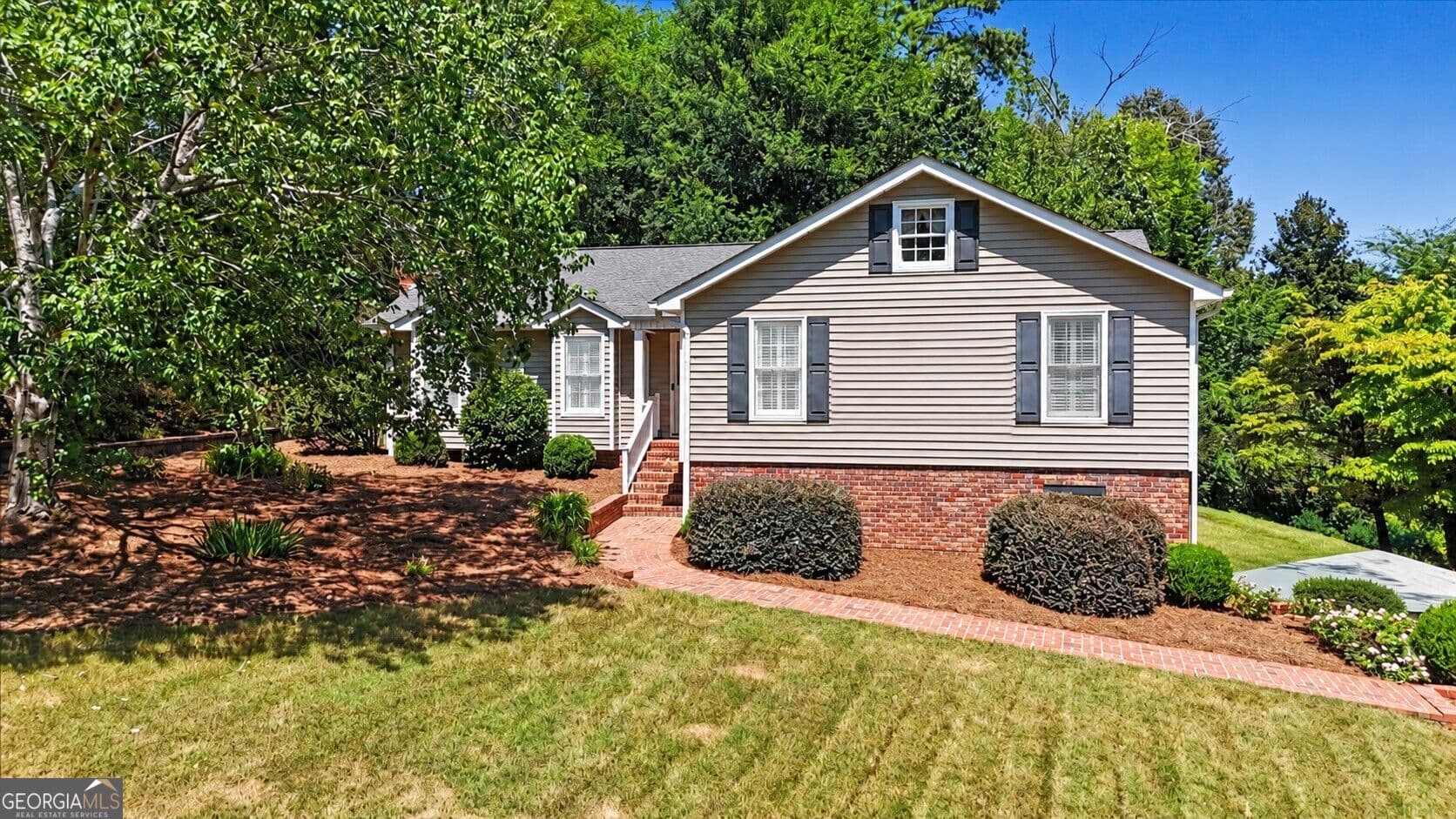 4 bedroom, 2 bathroom, 2,068 sq ft single family residence for sale at 34 Cumberland Drive, Rome, GA 30161 — photo 1 of 31