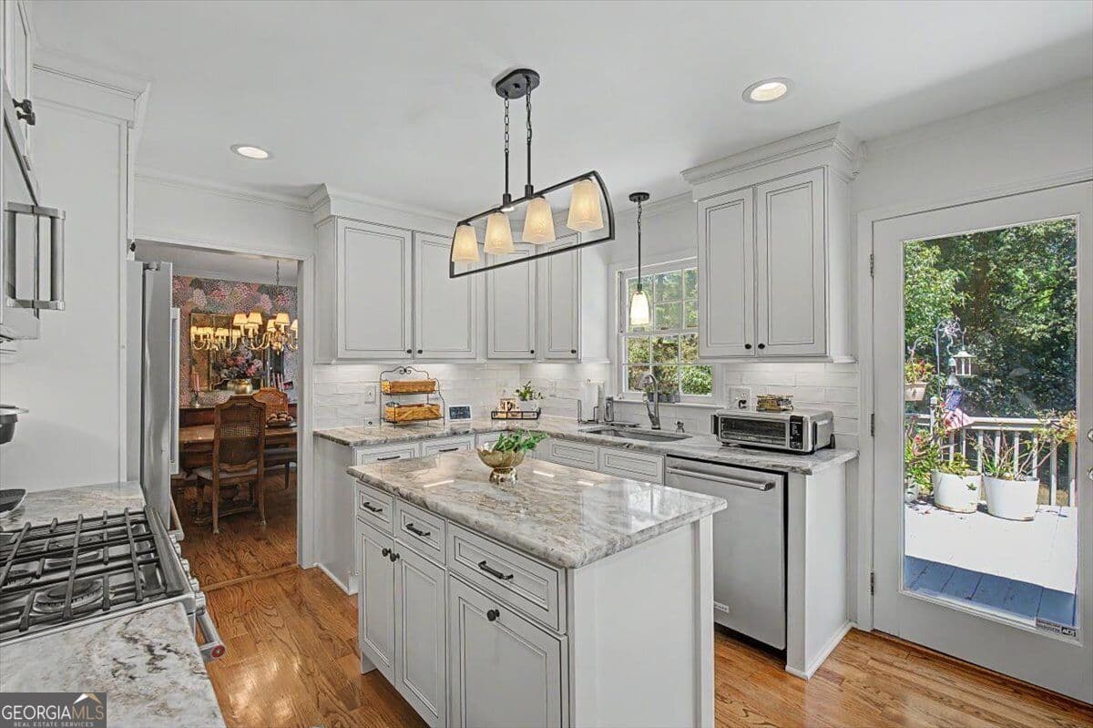 4 bedroom, 2 bathroom, 2,068 sq ft single family residence for sale at 34 Cumberland Drive, Rome, GA 30161 — photo 8