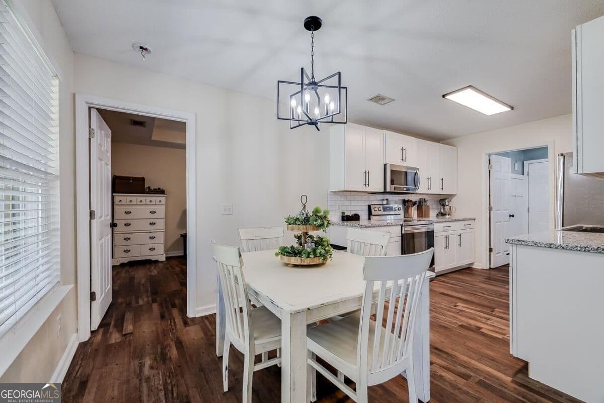 3 bedroom, 2 bathroom, 1,426 sq ft single family residence under contract at 145 Abigail Circle, Ellabell, GA 31308 — photo 7