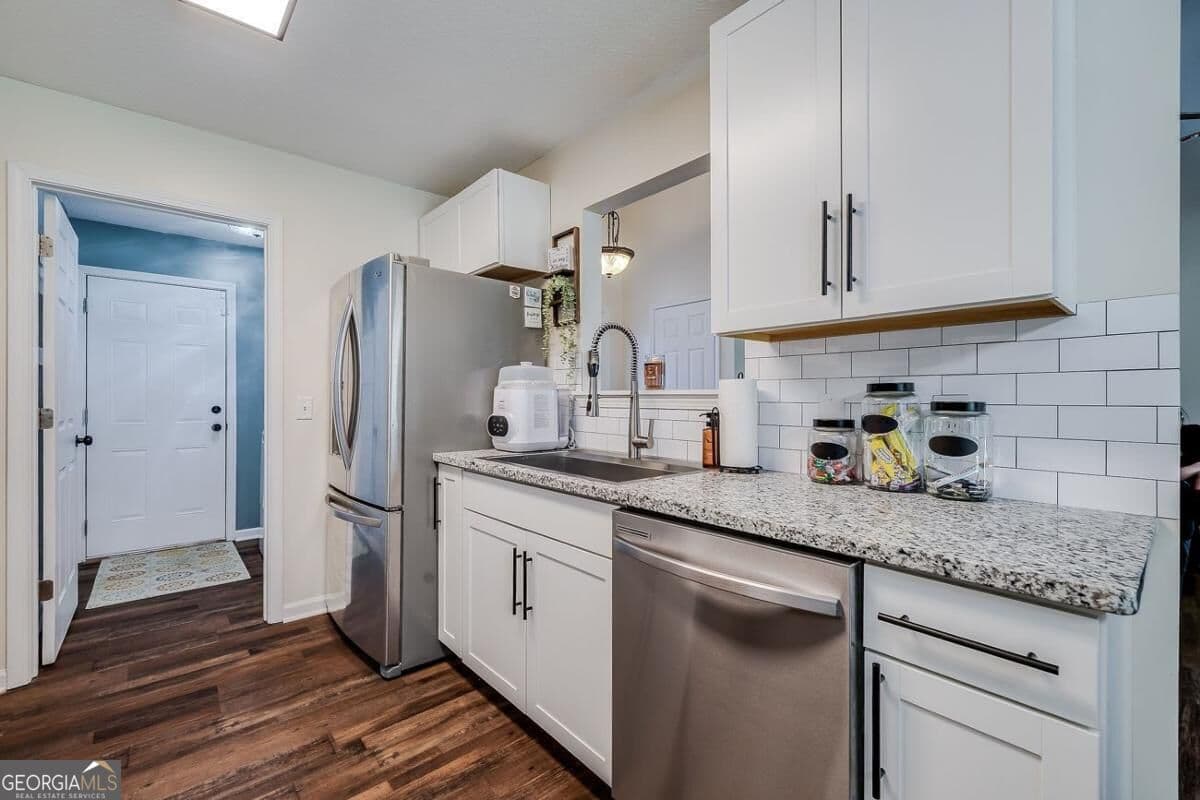 3 bedroom, 2 bathroom, 1,426 sq ft single family residence under contract at 145 Abigail Circle, Ellabell, GA 31308 — photo 9