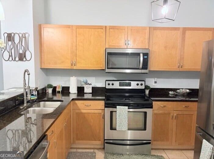 2 bedroom, 2 bathroom, 1,082 sq ft condominium for sale at 870 Mayson Turner Road 1224, Atlanta, GA 30344 — photo 3