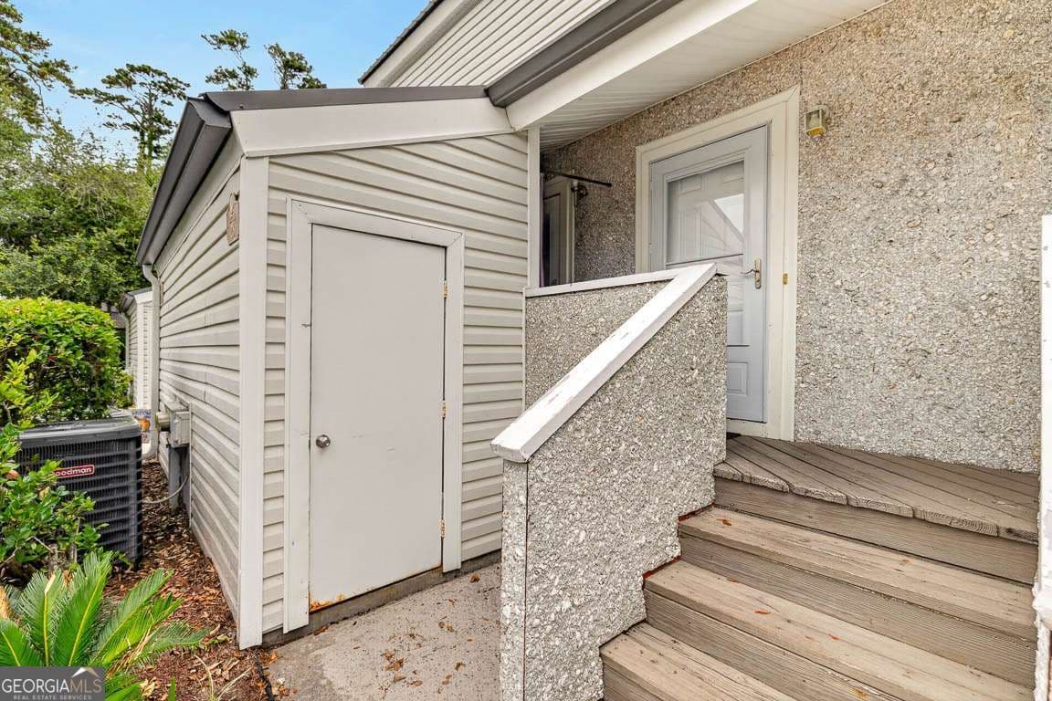2 bedroom, 1.5 bathroom, 1,072 sq ft townhouse for sale at 1000 Sea Island Road 28, St. Simons, GA 31522 — photo 4