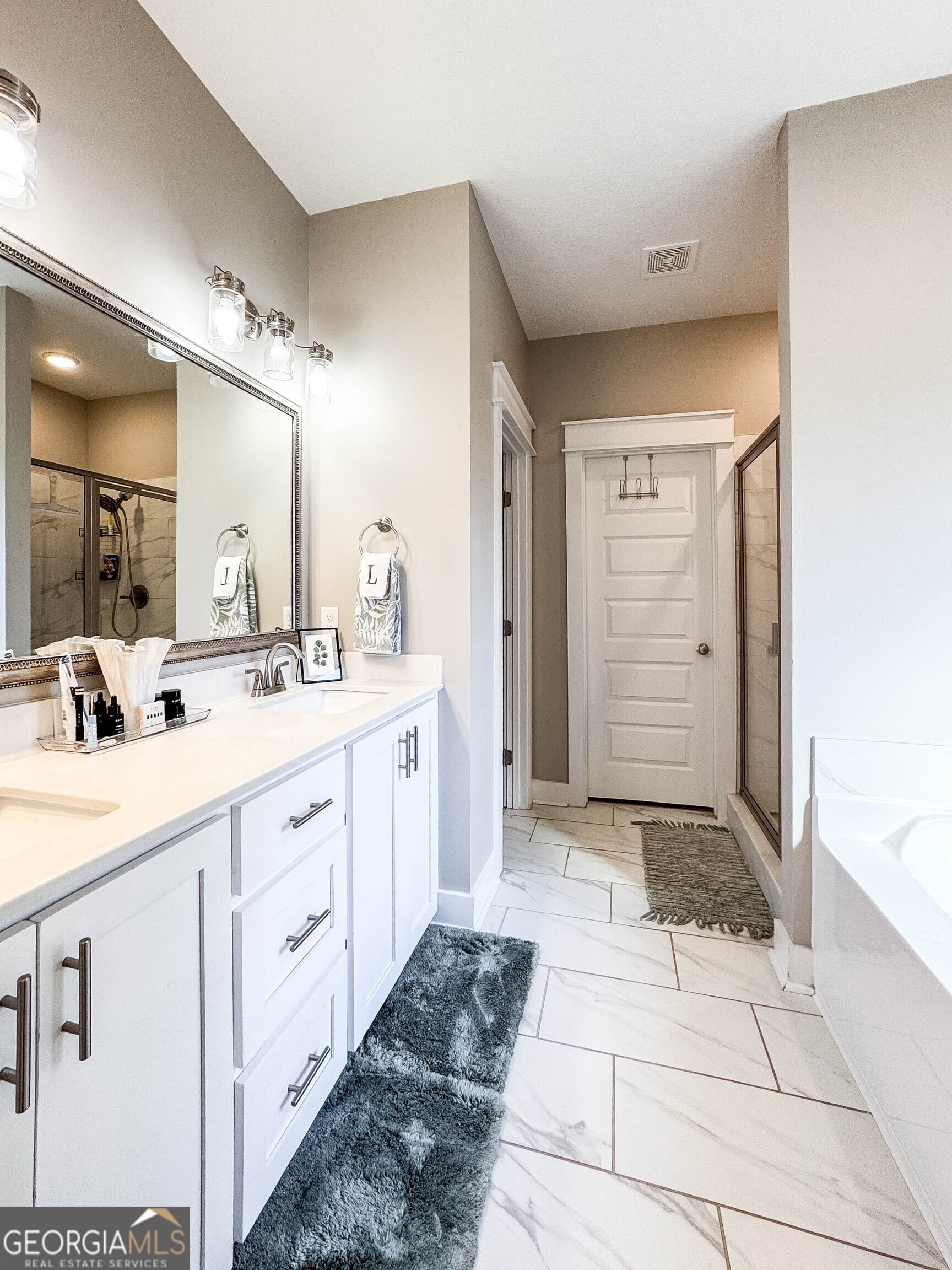 4 bedroom, 3 bathroom, 1,984 sq ft single family residence under contract at 1213 Columbus Drive, Statesboro, GA 30458 — photo 9