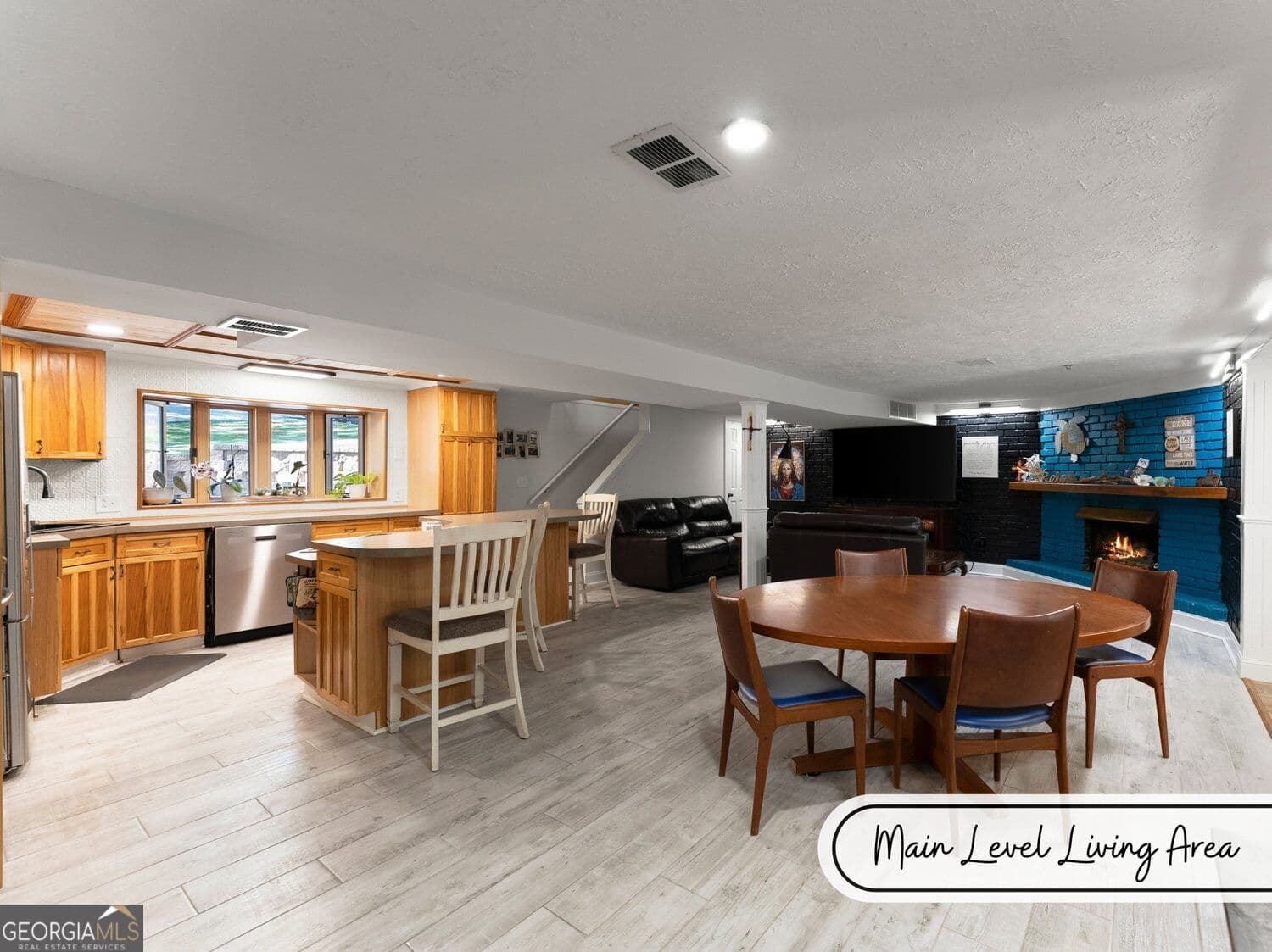 4 bedroom, 3 bathroom, 3,069 sq ft single family residence for sale at 8875 Barron Circle, Gainesville, GA 30506 — photo 7