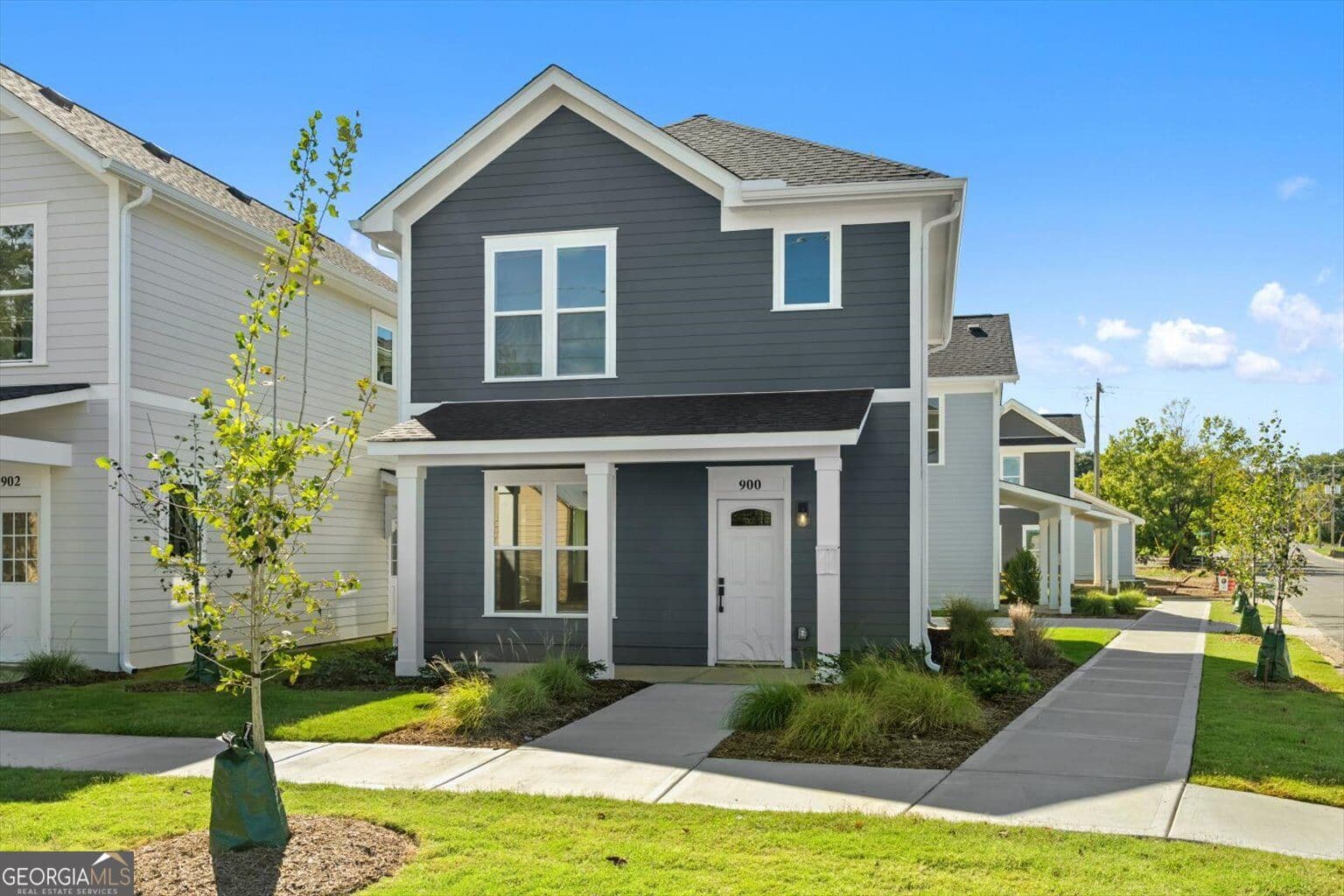 3 bedroom, 2.5 bathroom, 1,380 sq ft single family residence for sale at 900 S Hamilton Street, Dalton, GA 30720 — photo 2