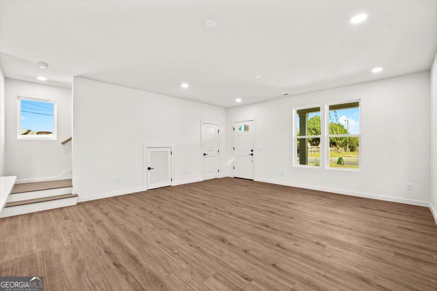 3 bedroom, 2.5 bathroom, 1,380 sq ft single family residence for sale at 900 S Hamilton Street, Dalton, GA 30720 — photo 7